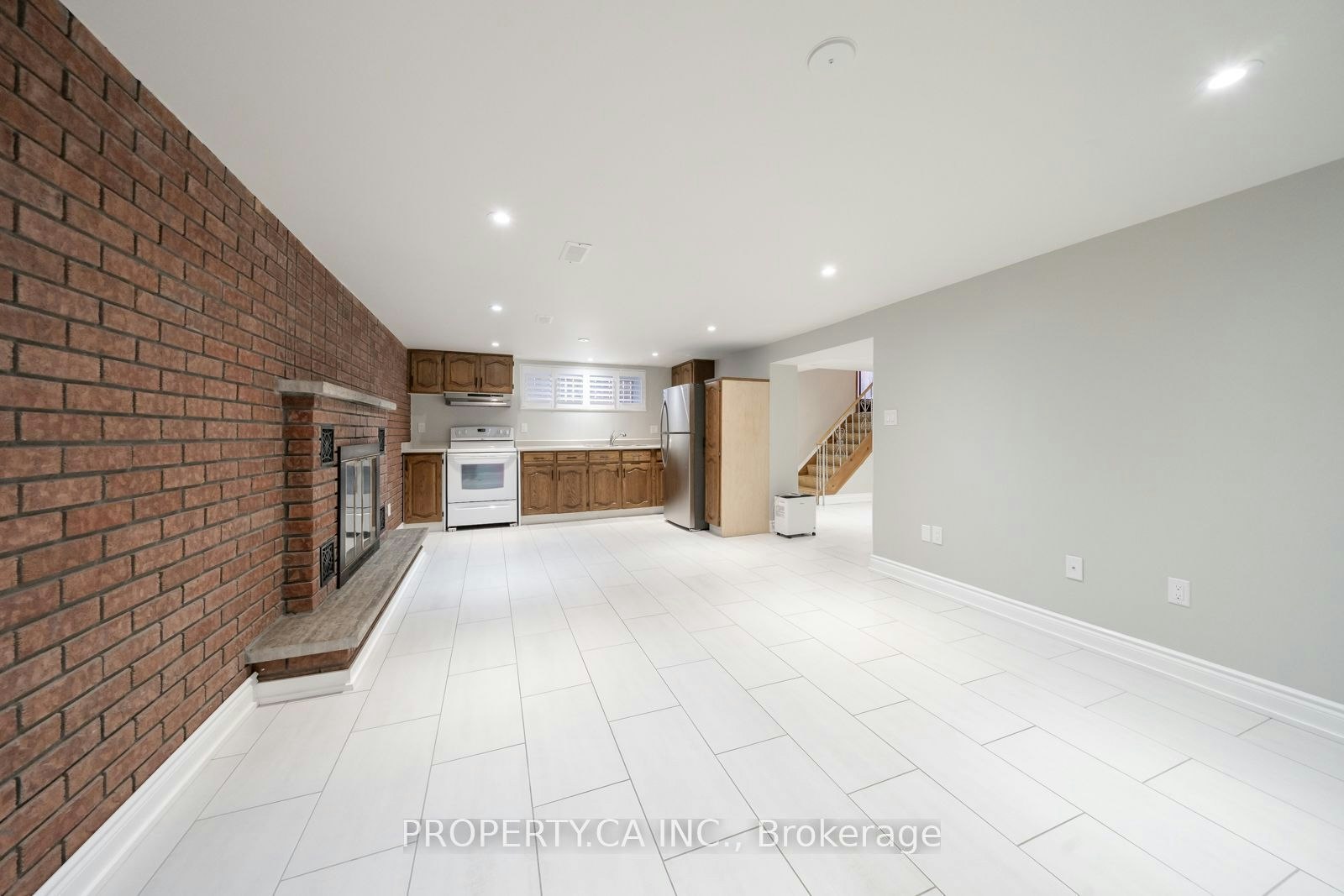 Bsmt-14 Alladin Avenue, Toronto, ON, M6L 1S5 - 5