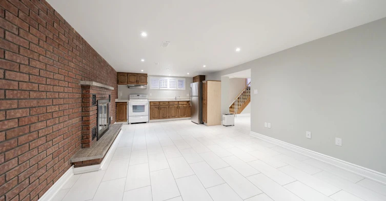 Bsmt-14 Alladin Avenue, Toronto, ON, M6L 1S5 - 5