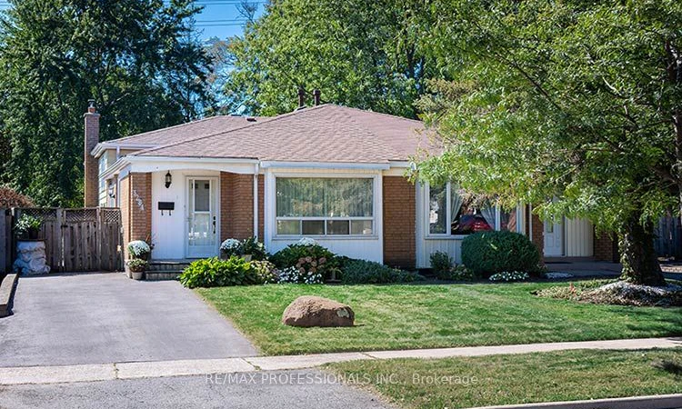 3284 Hornbeam Crescent
