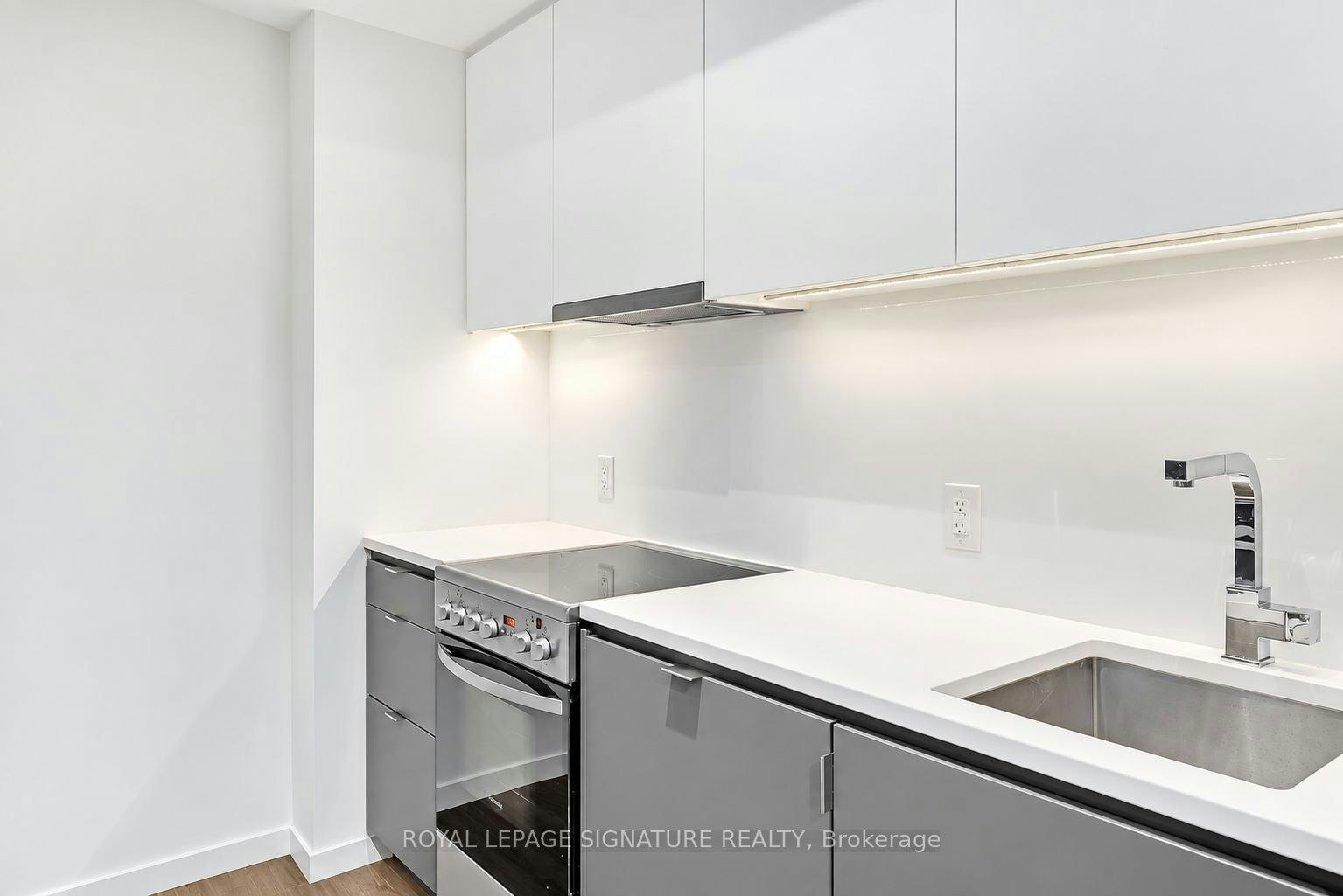 426-7 Smith Crescent, Toronto, ON, M8Z 0G3 - 5