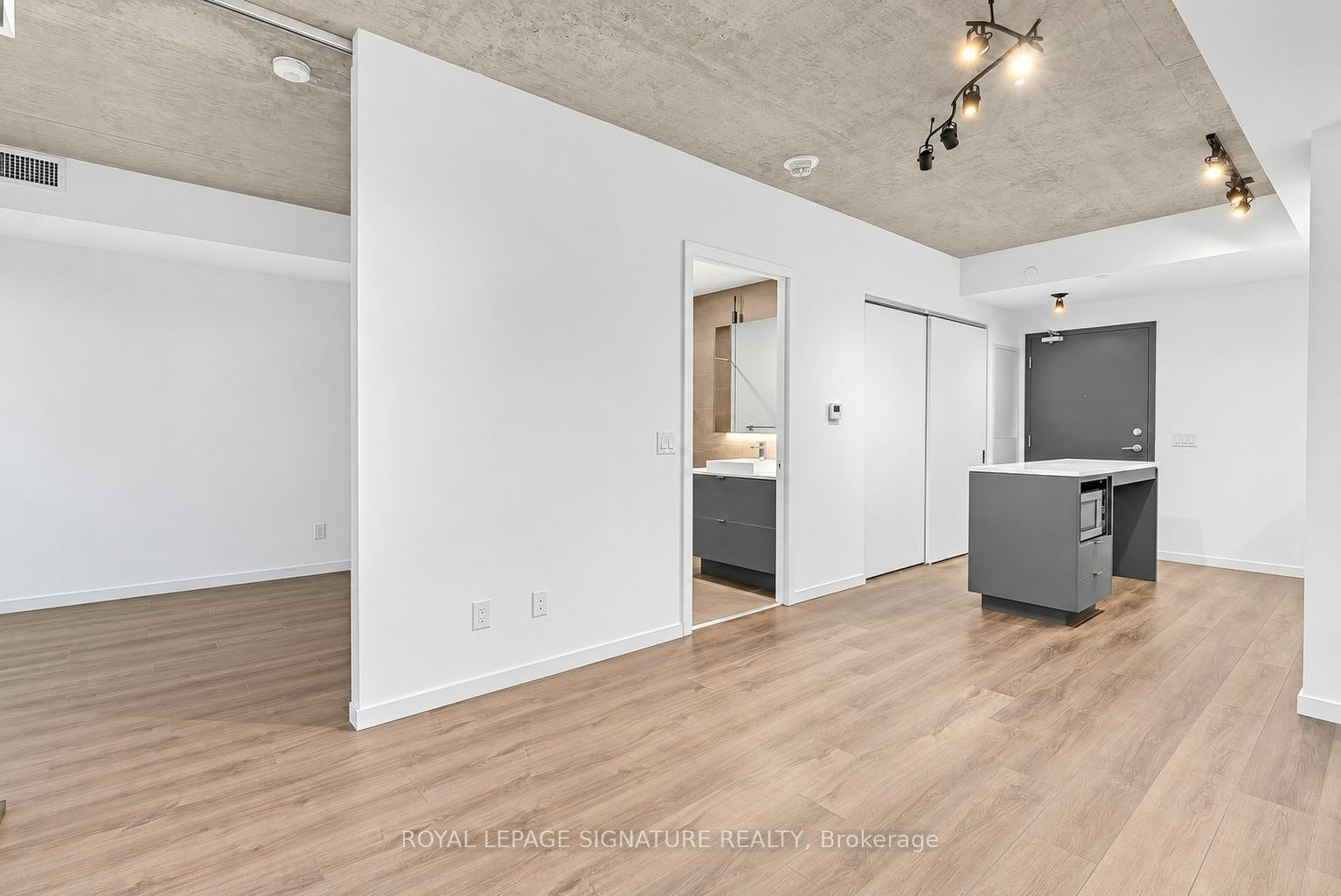 426-7 Smith Crescent, Toronto, ON, M8Z 0G3 - 13