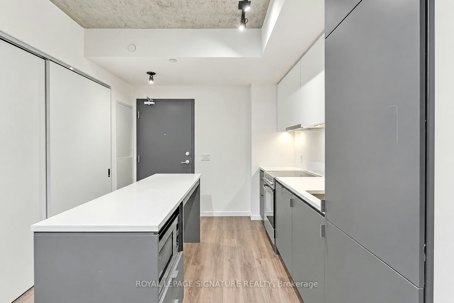 426-7 Smith Crescent, Toronto, ON, M8Z 0G3 - 2
