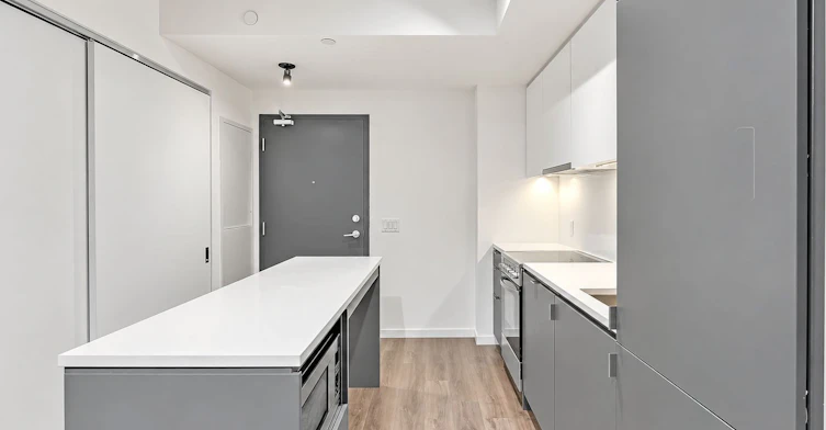 426-7 Smith Crescent, Toronto, ON, M8Z 0G3 - 2