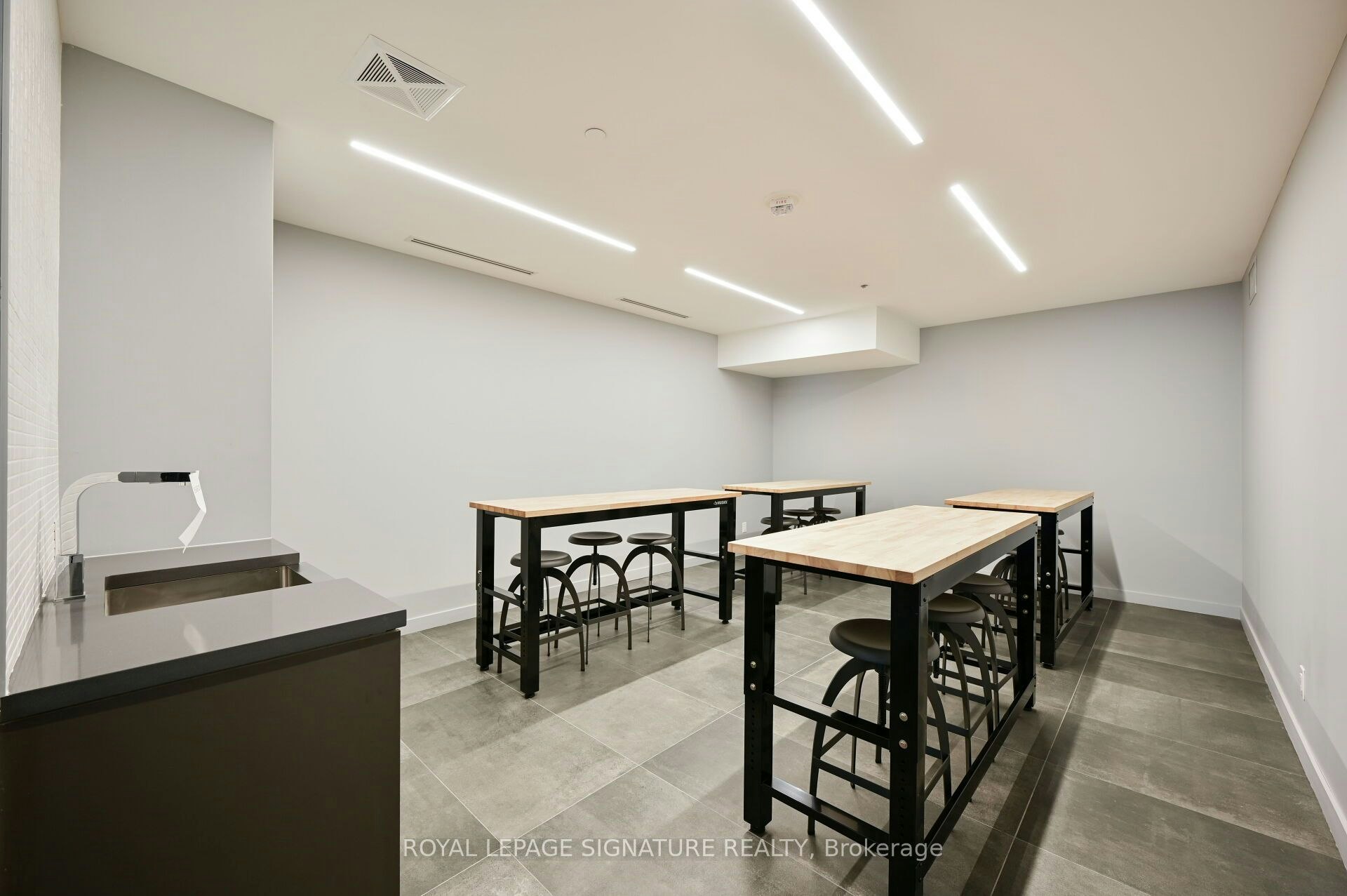 426-7 Smith Crescent, Toronto, ON, M8Z 0G3 - 33