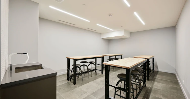 426-7 Smith Crescent, Toronto, ON, M8Z 0G3 - 33