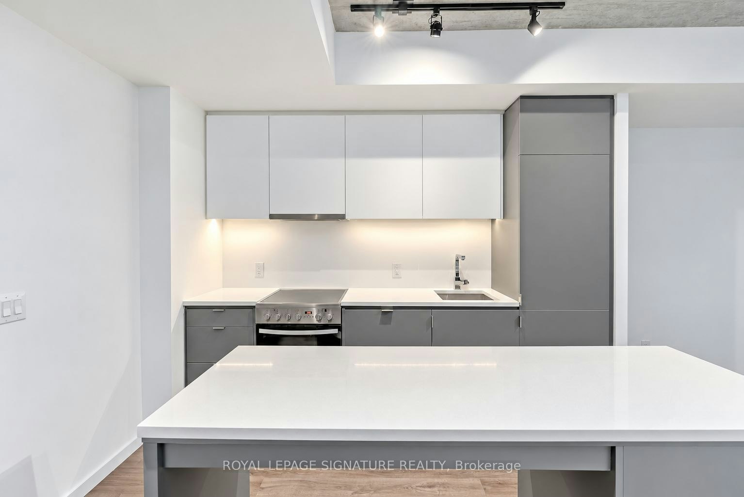 426-7 Smith Crescent, Toronto, ON, M8Z 0G3 - 7