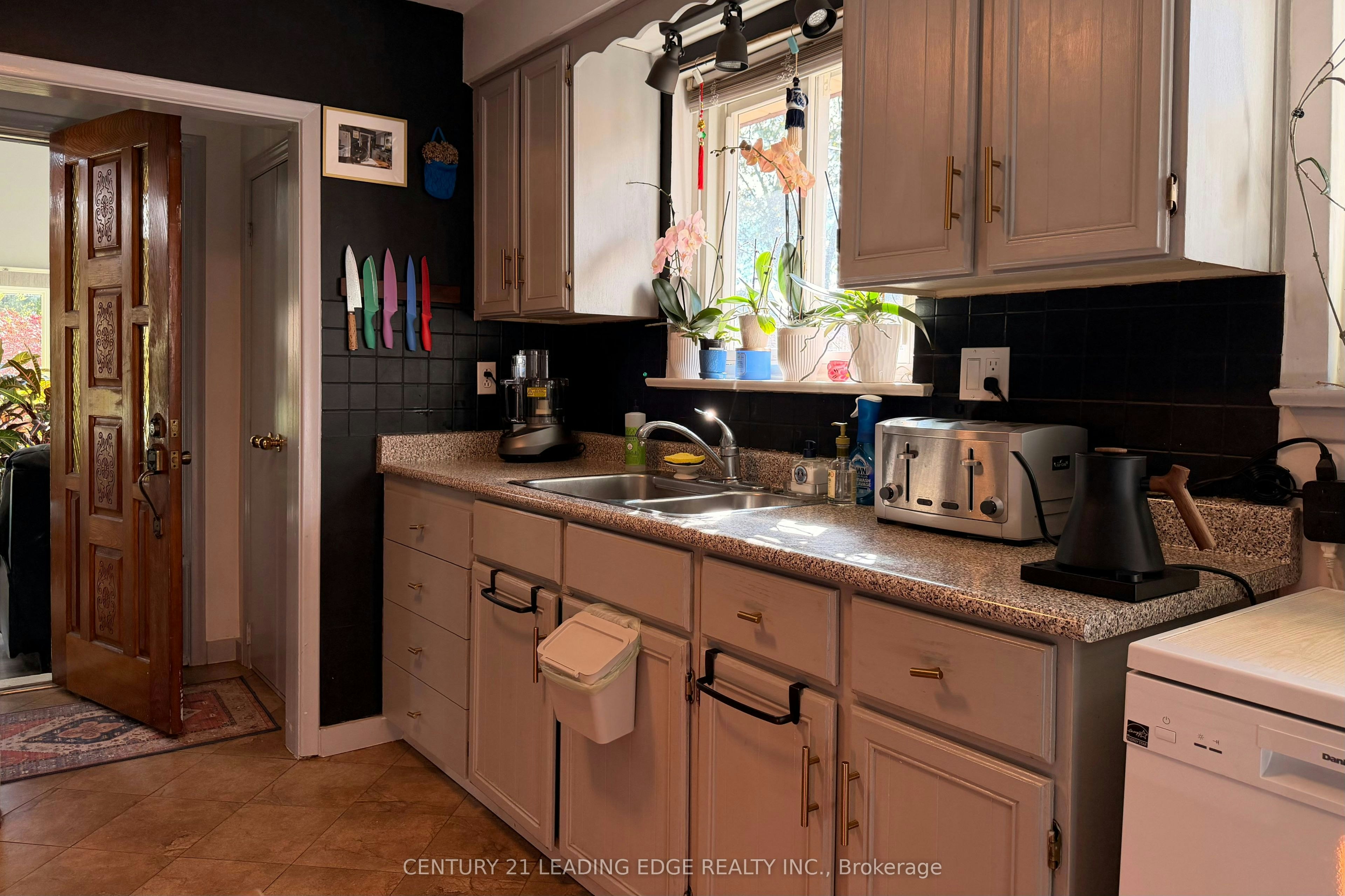 22 Highbury Road, Toronto, ON, M9M 2J7 - 11