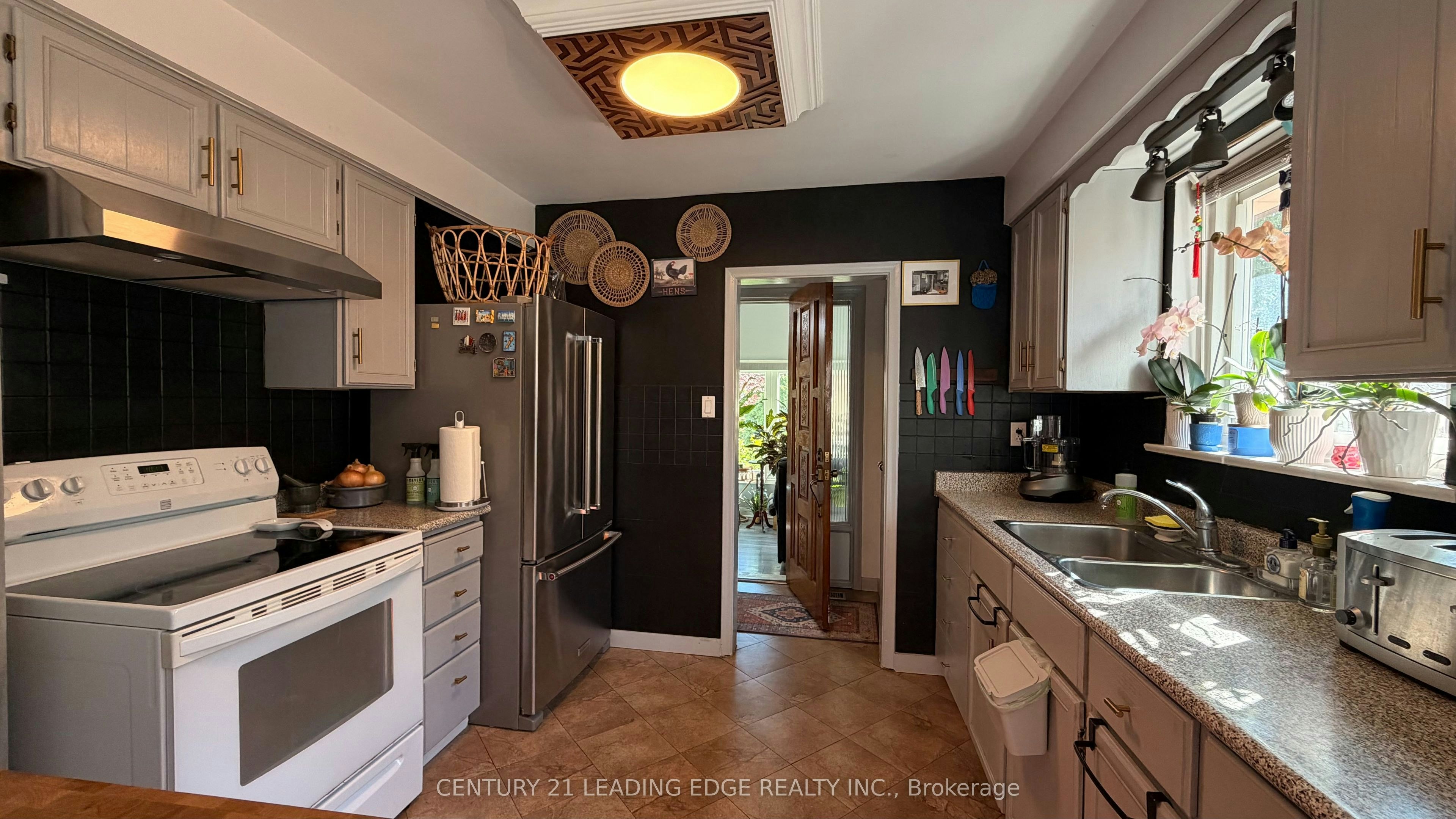 22 Highbury Road, Toronto, ON, M9M 2J7 - 10