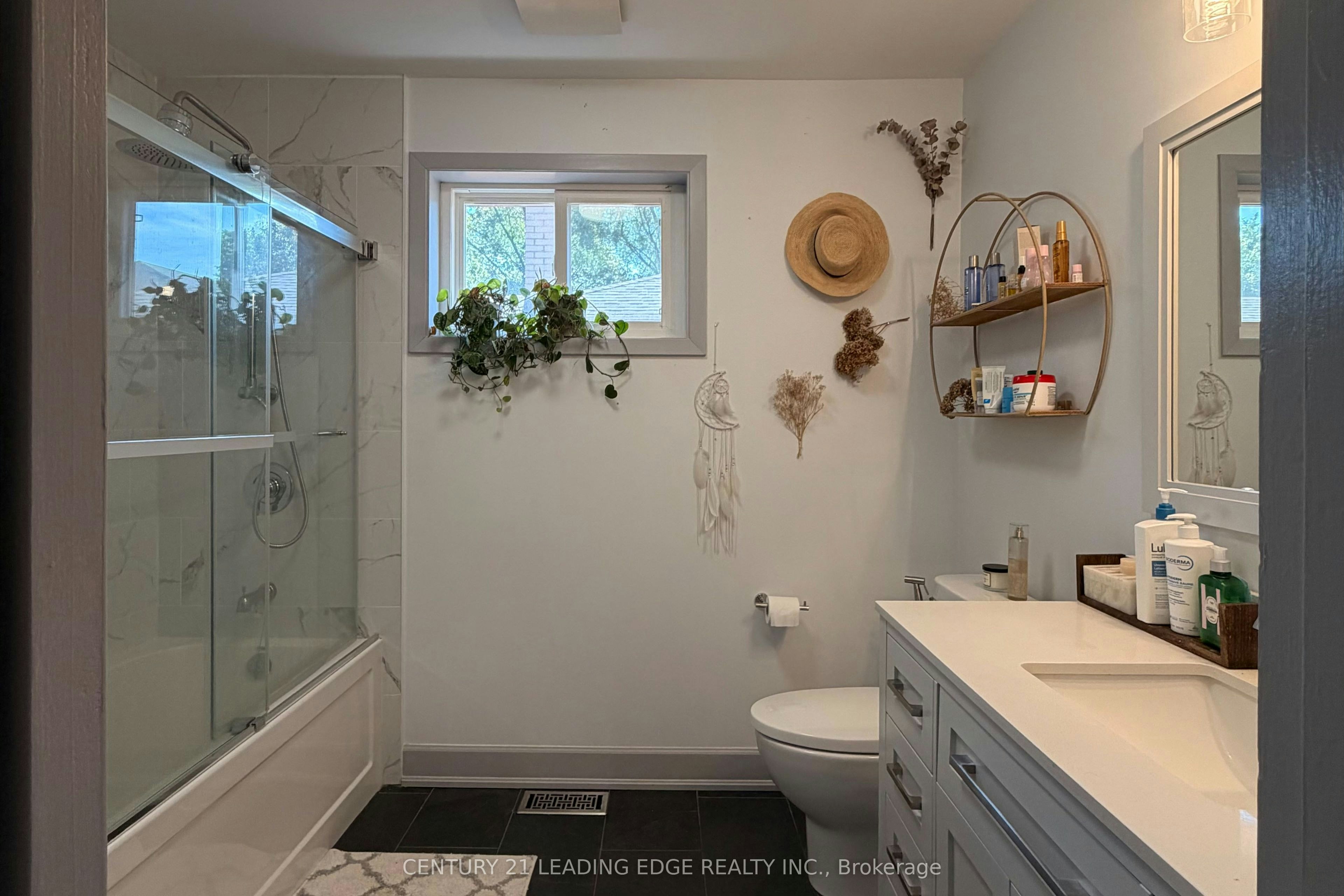 22 Highbury Road, Toronto, ON, M9M 2J7 - 6
