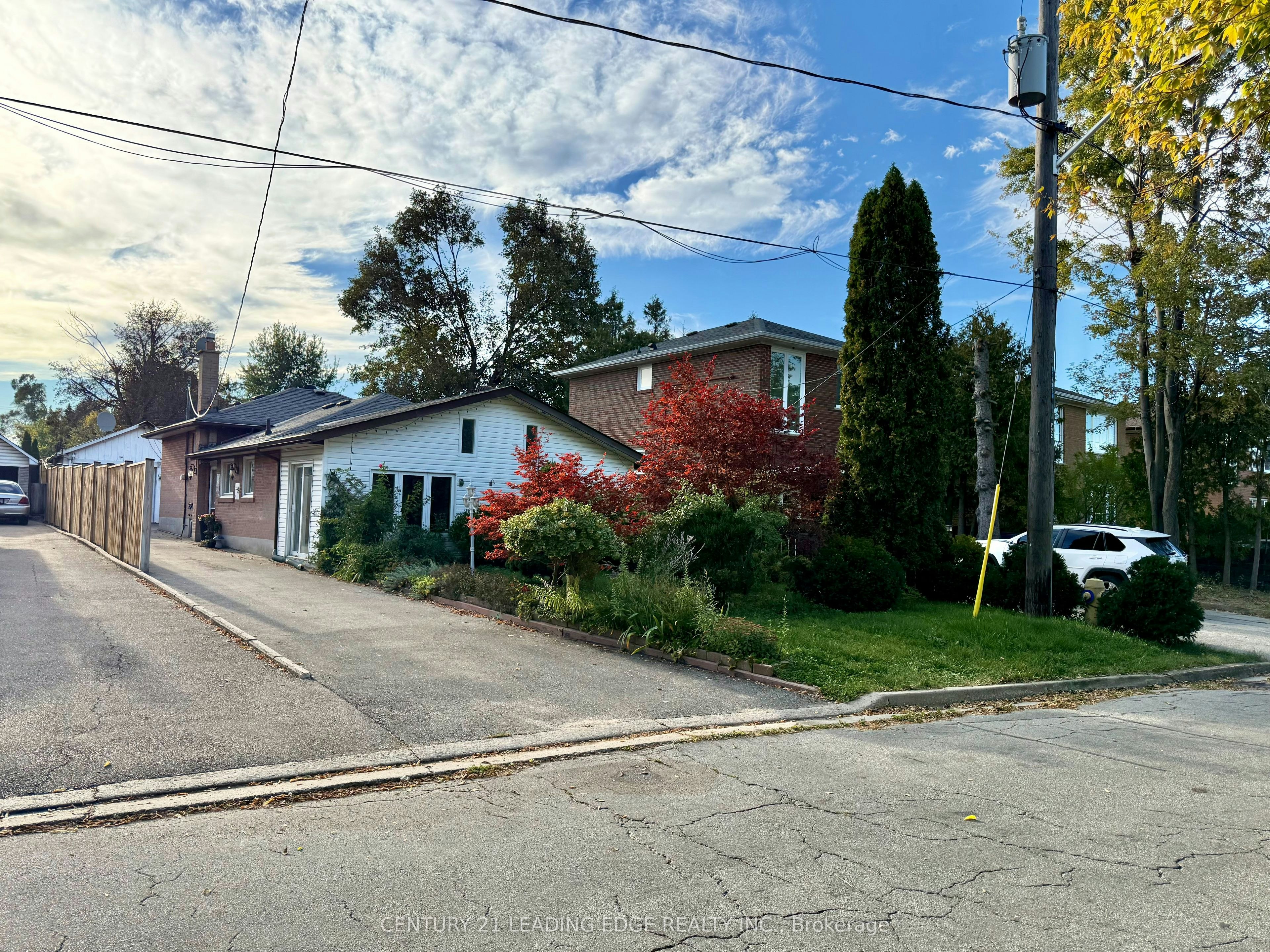 22 Highbury Road, Toronto, ON, M9M 2J7