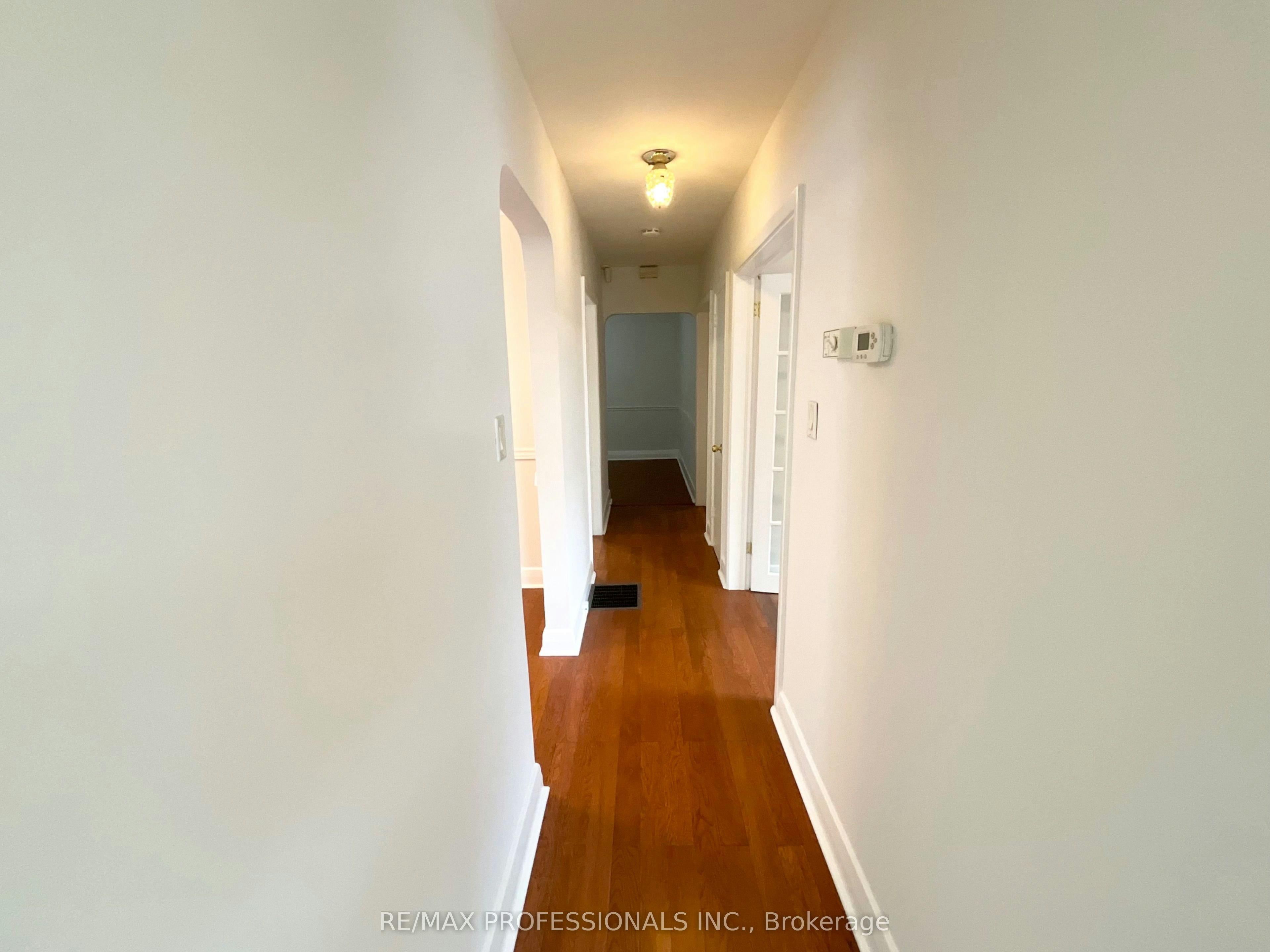 130 Yorkview Drive, Toronto, ON, M8Z 2G4 - 11