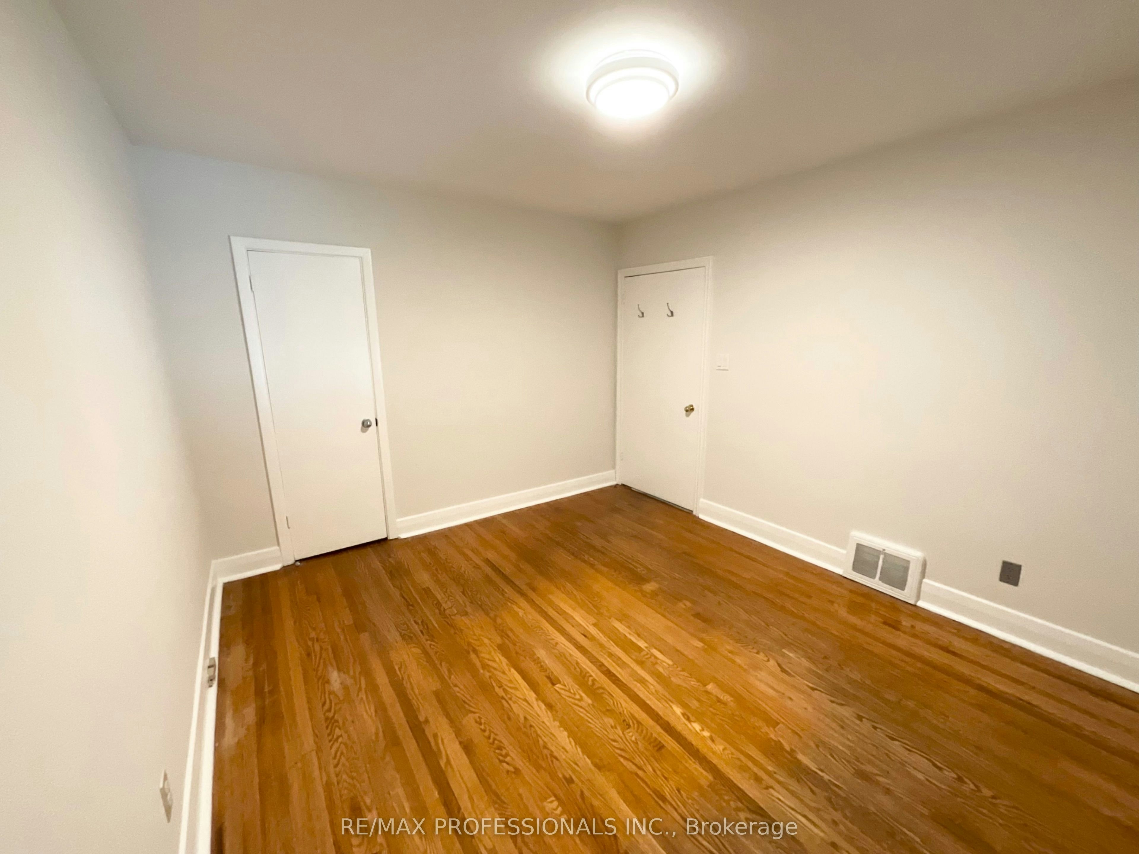 130 Yorkview Drive, Toronto, ON, M8Z 2G4 - 16