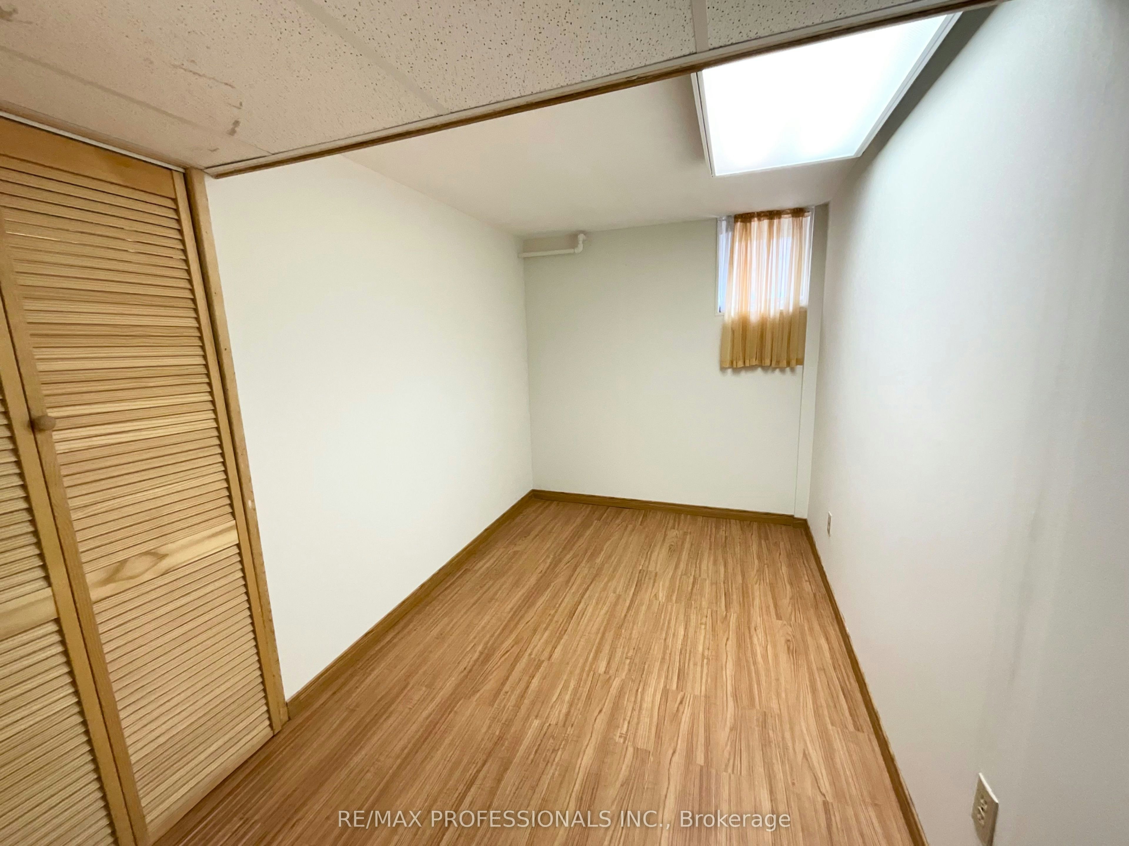 130 Yorkview Drive, Toronto, ON, M8Z 2G4 - 26