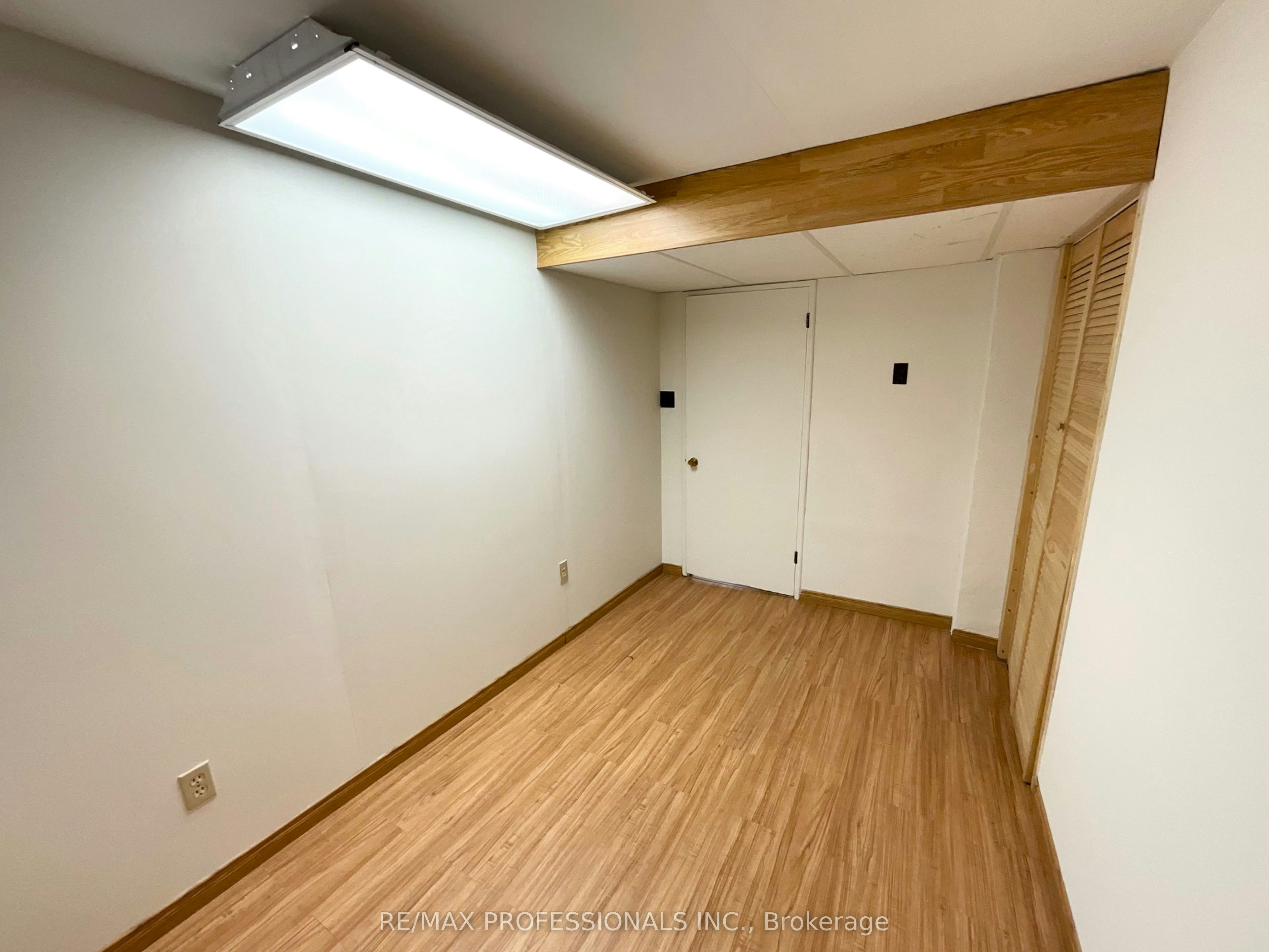 130 Yorkview Drive, Toronto, ON, M8Z 2G4 - 27