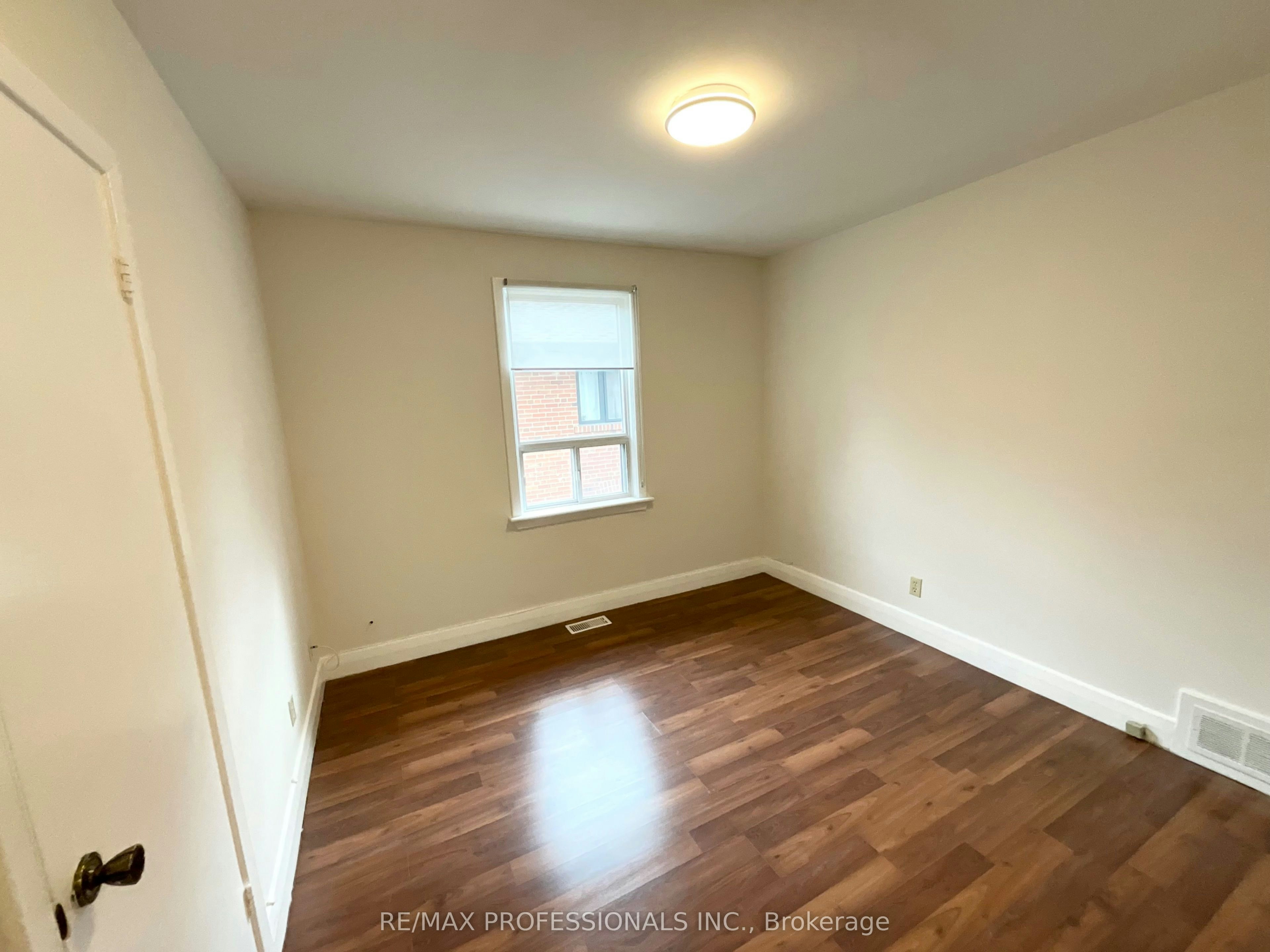 130 Yorkview Drive, Toronto, ON, M8Z 2G4 - 13