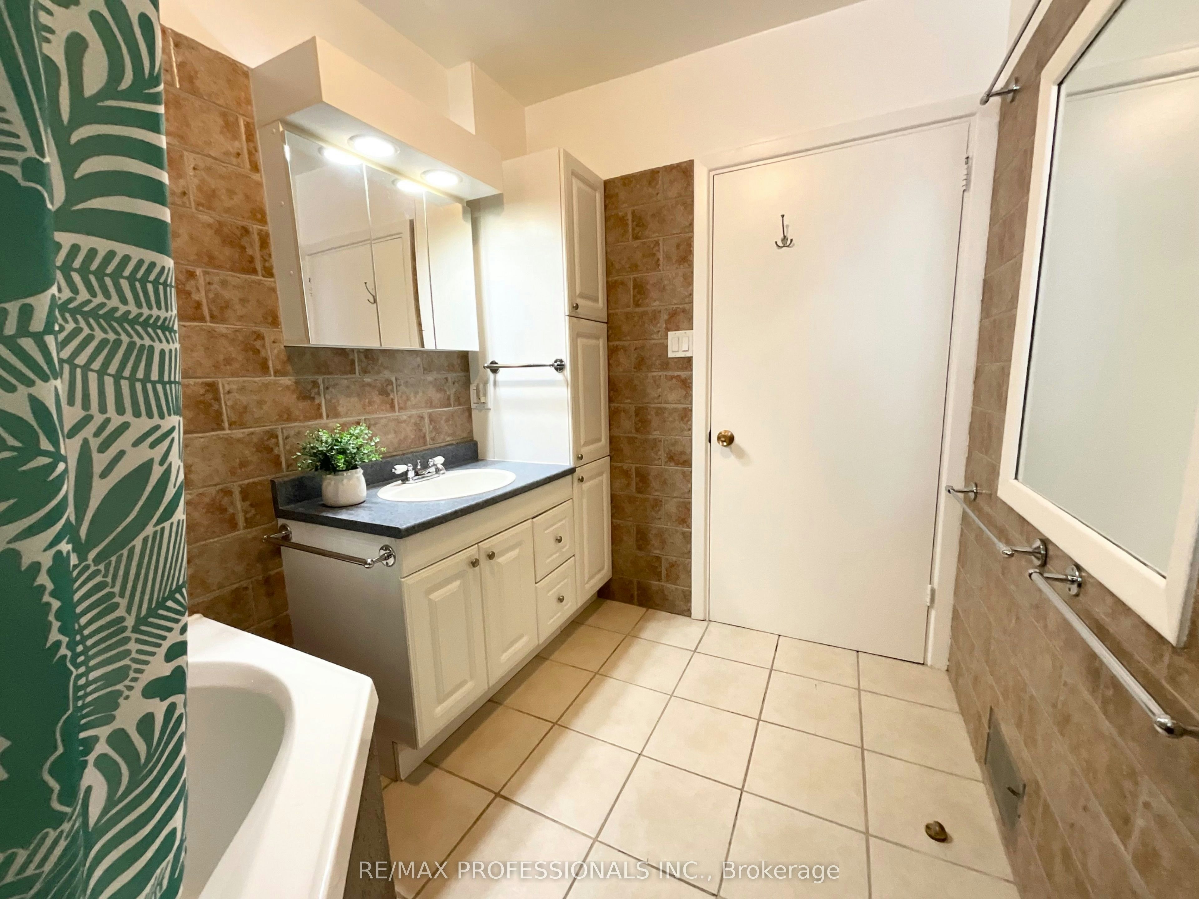 130 Yorkview Drive, Toronto, ON, M8Z 2G4 - 20