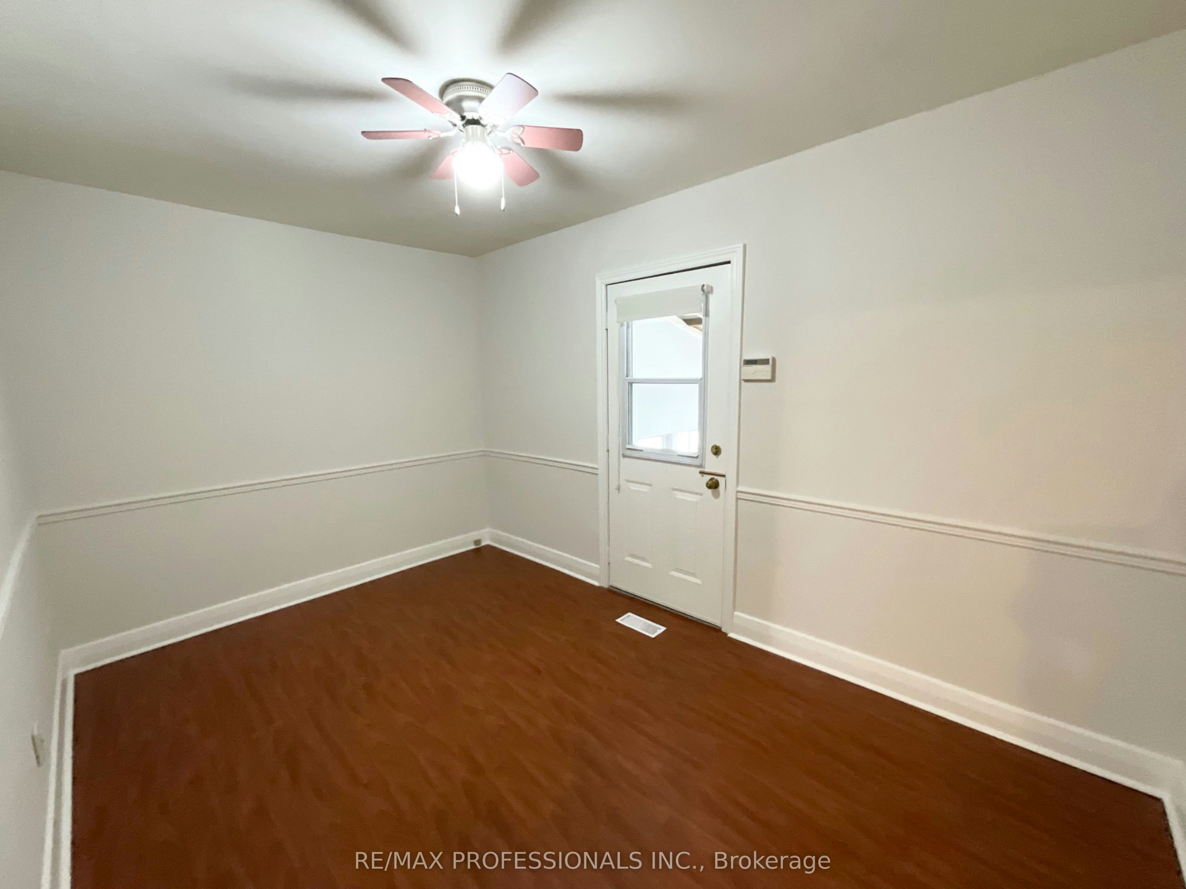 130 Yorkview Drive, Toronto, ON, M8Z 2G4 - 17