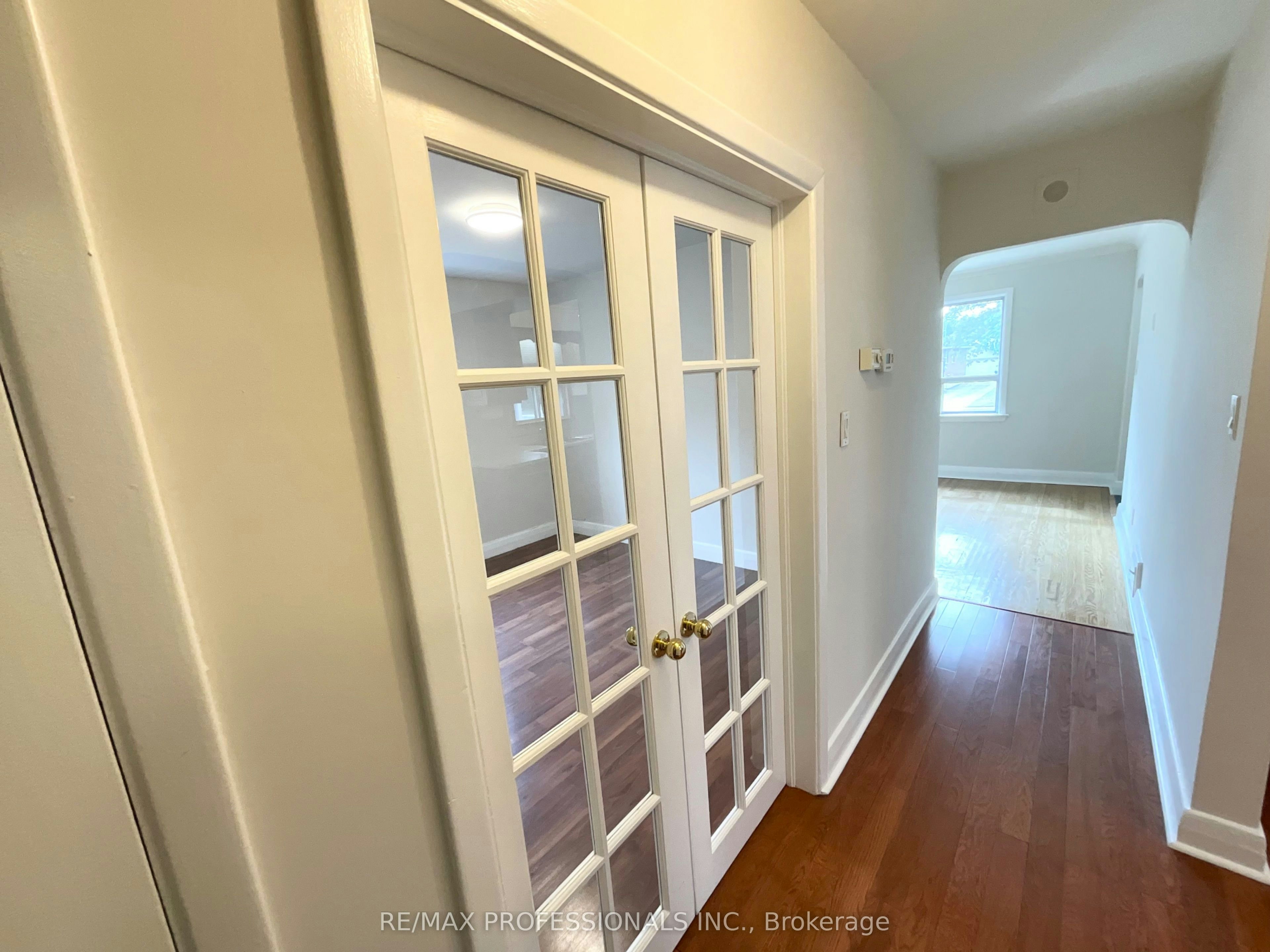 130 Yorkview Drive, Toronto, ON, M8Z 2G4 - 12