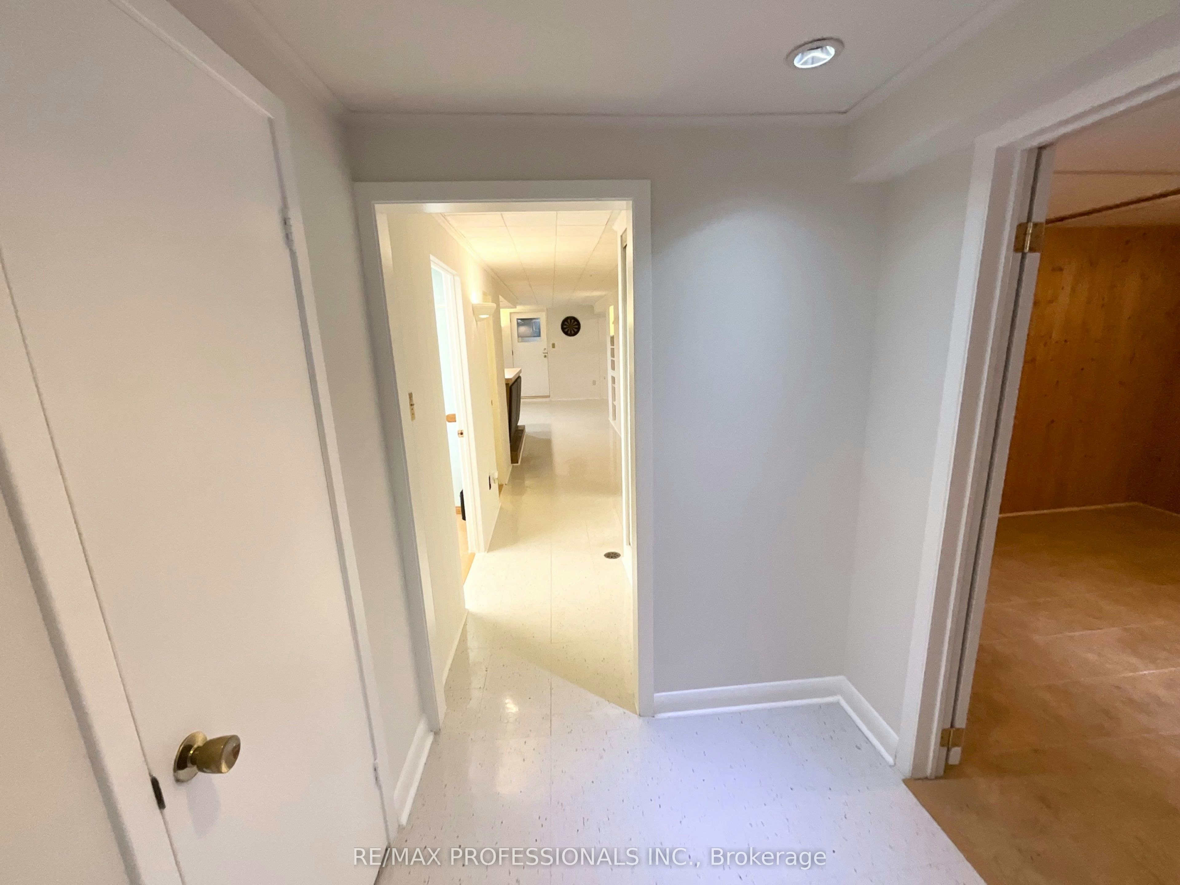 130 Yorkview Drive, Toronto, ON, M8Z 2G4 - 23