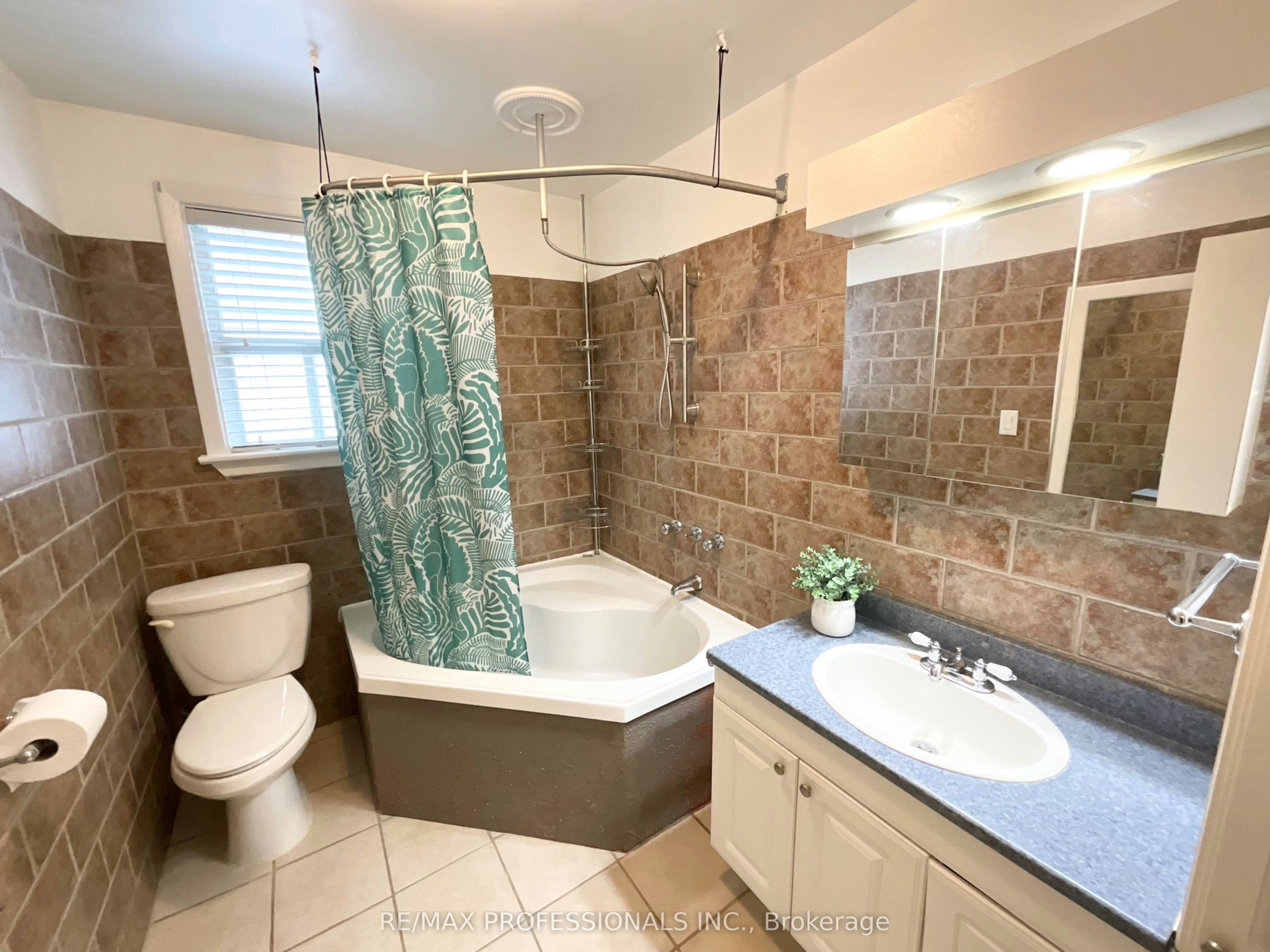 130 Yorkview Drive, Toronto, ON, M8Z 2G4 - 19