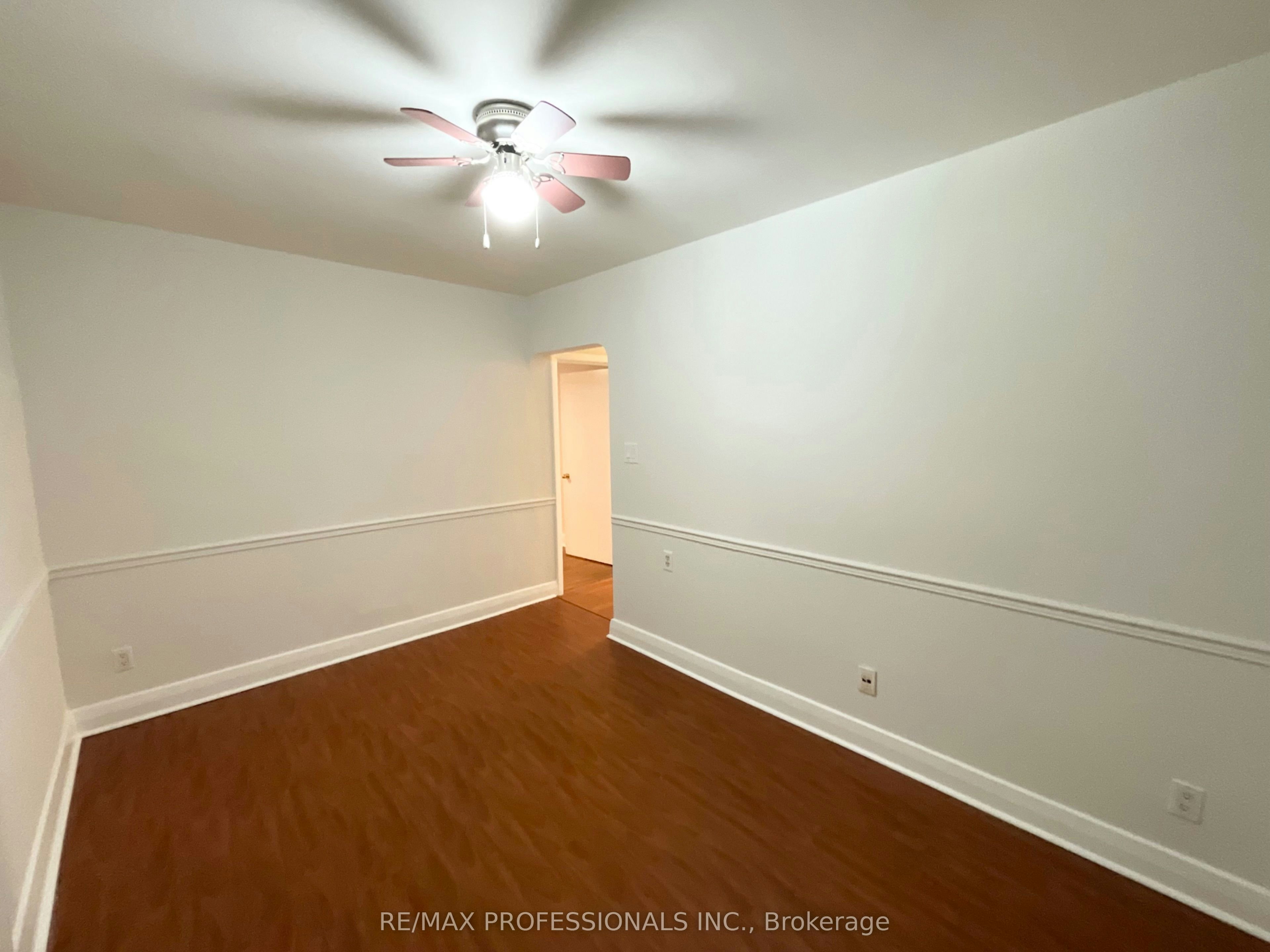 130 Yorkview Drive, Toronto, ON, M8Z 2G4 - 18