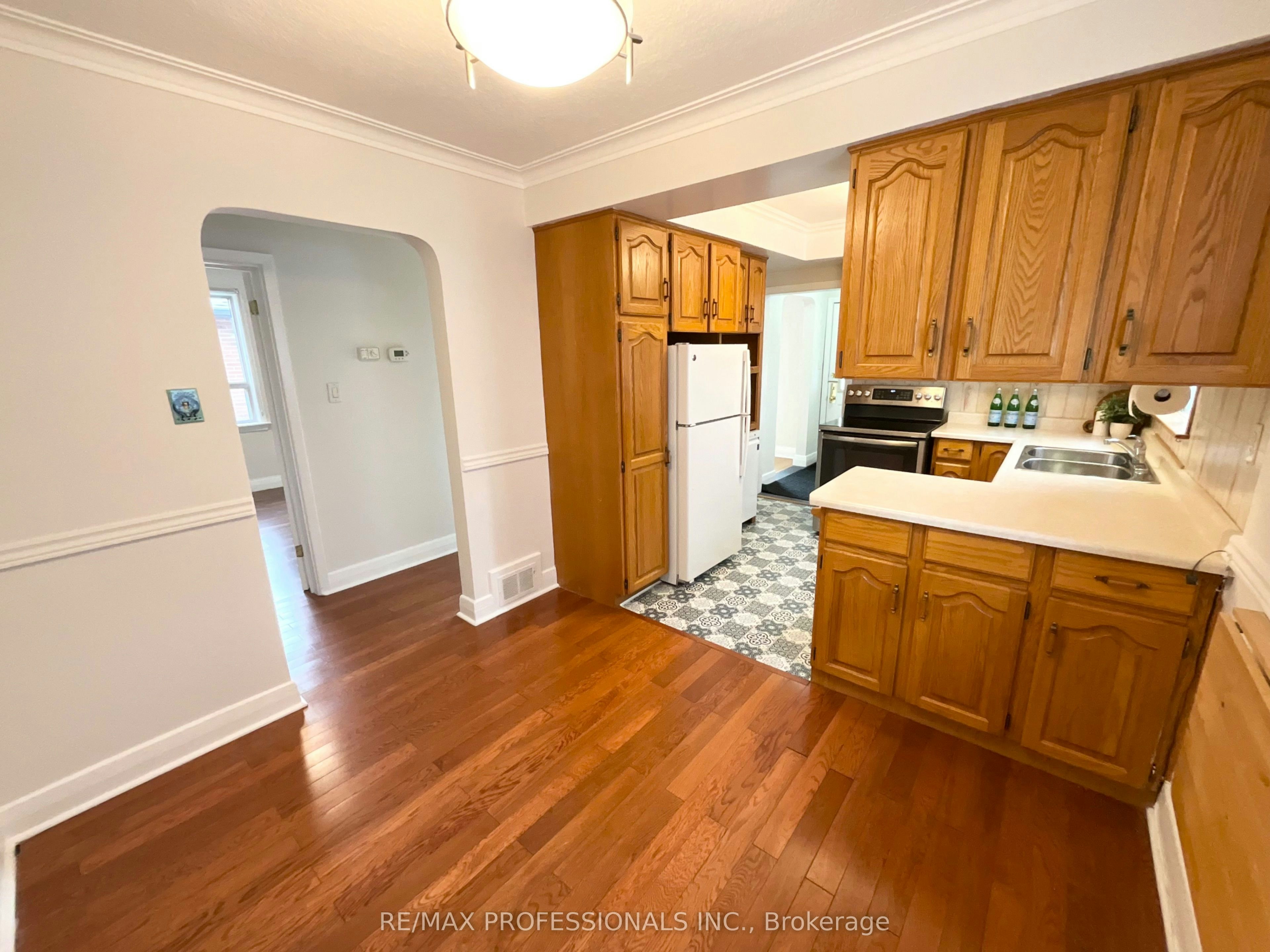 130 Yorkview Drive, Toronto, ON, M8Z 2G4 - 10