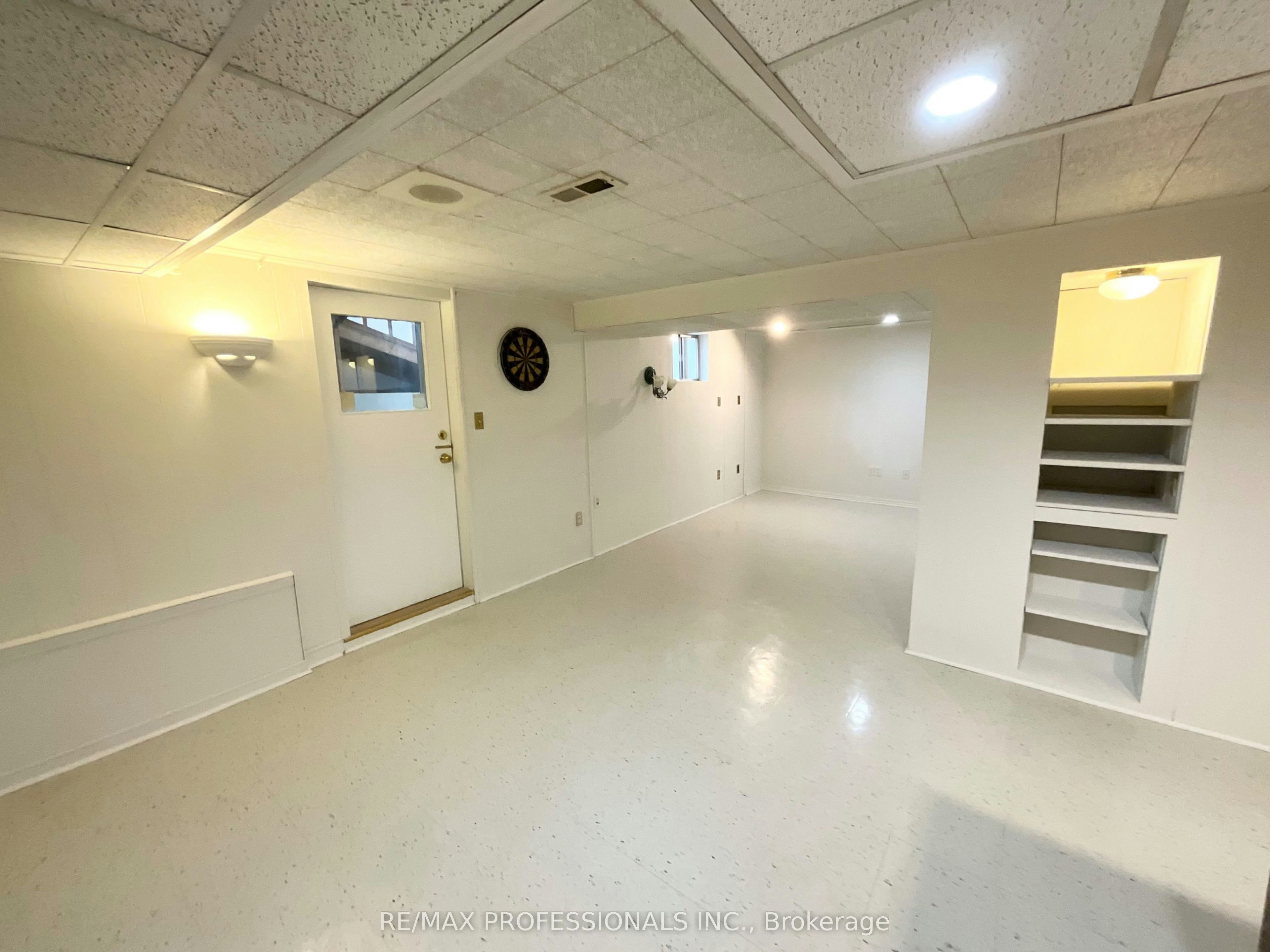 130 Yorkview Drive, Toronto, ON, M8Z 2G4 - 33