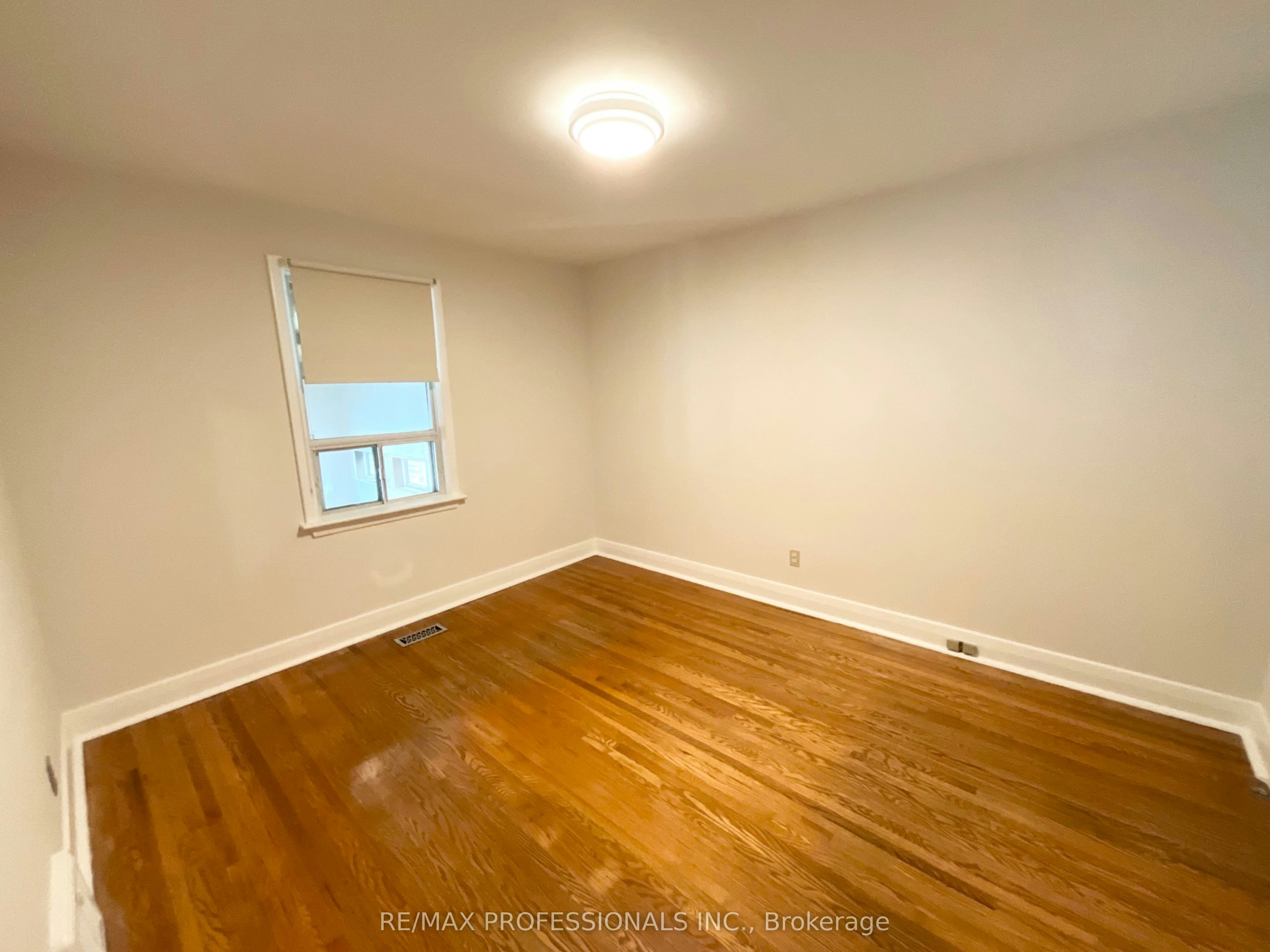 130 Yorkview Drive, Toronto, ON, M8Z 2G4 - 15