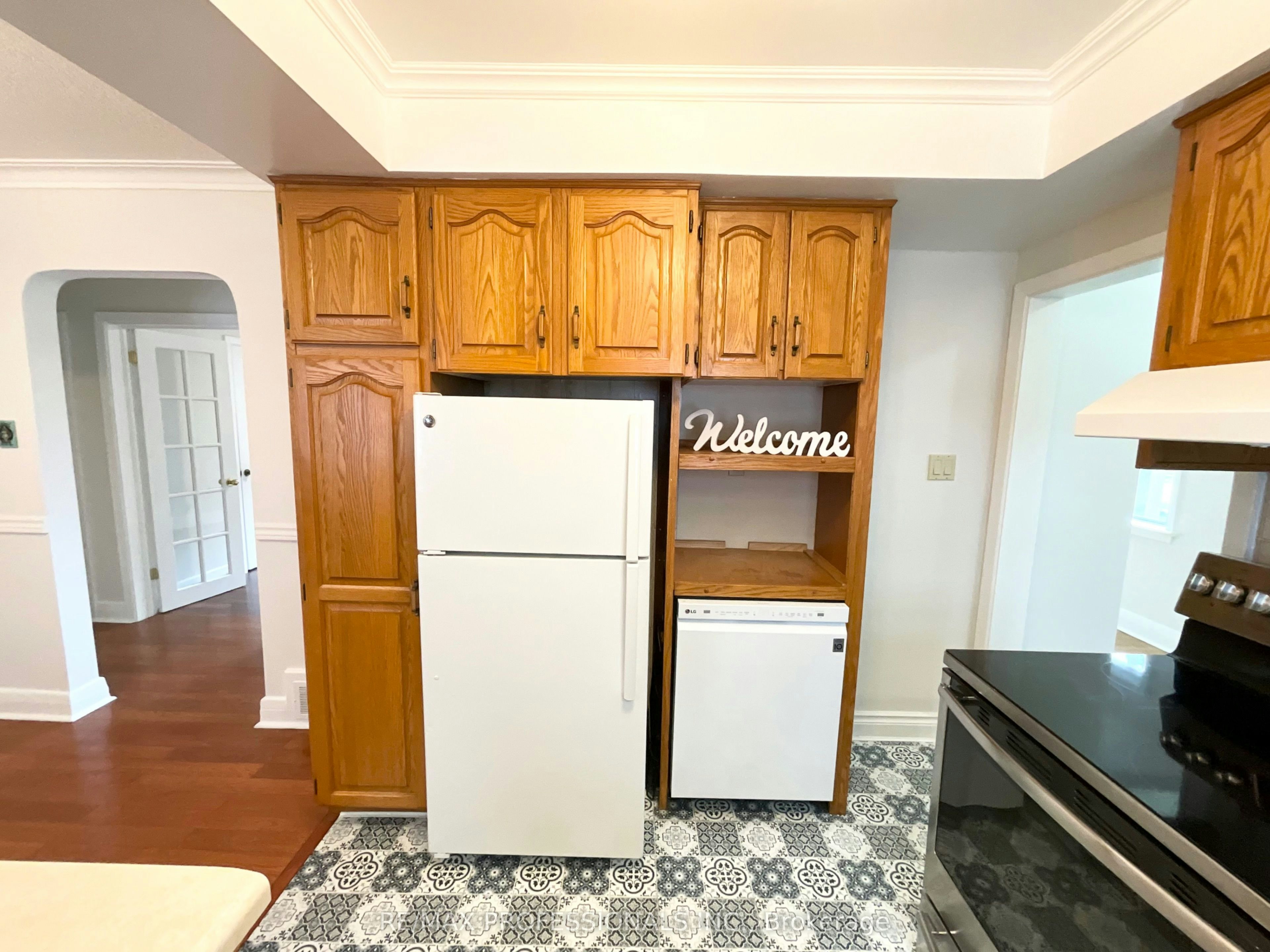 130 Yorkview Drive, Toronto, ON, M8Z 2G4 - 8