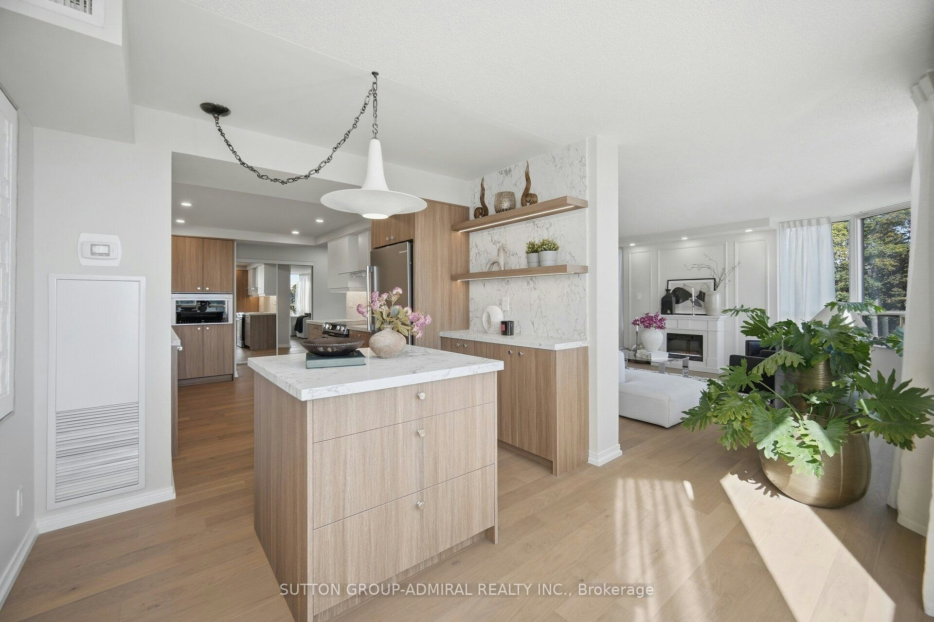 411-1 Aberfoyle Crescent, Toronto, ON, M8X 2X8