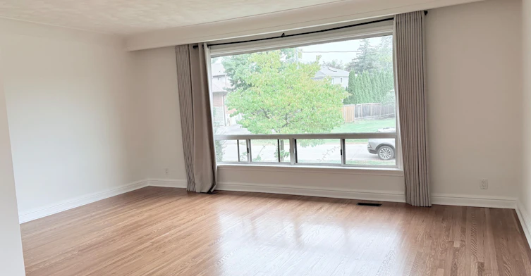 300 Burton Road, Oakville, ON, L6K 2K8 - 4