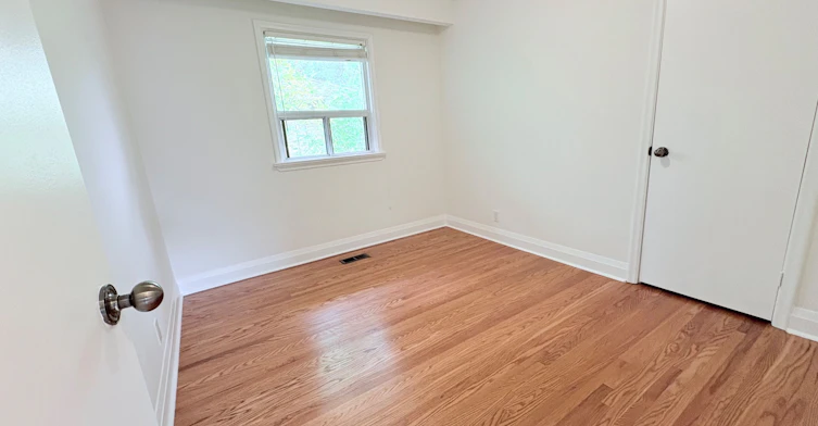 300 Burton Road, Oakville, ON, L6K 2K8 - 6