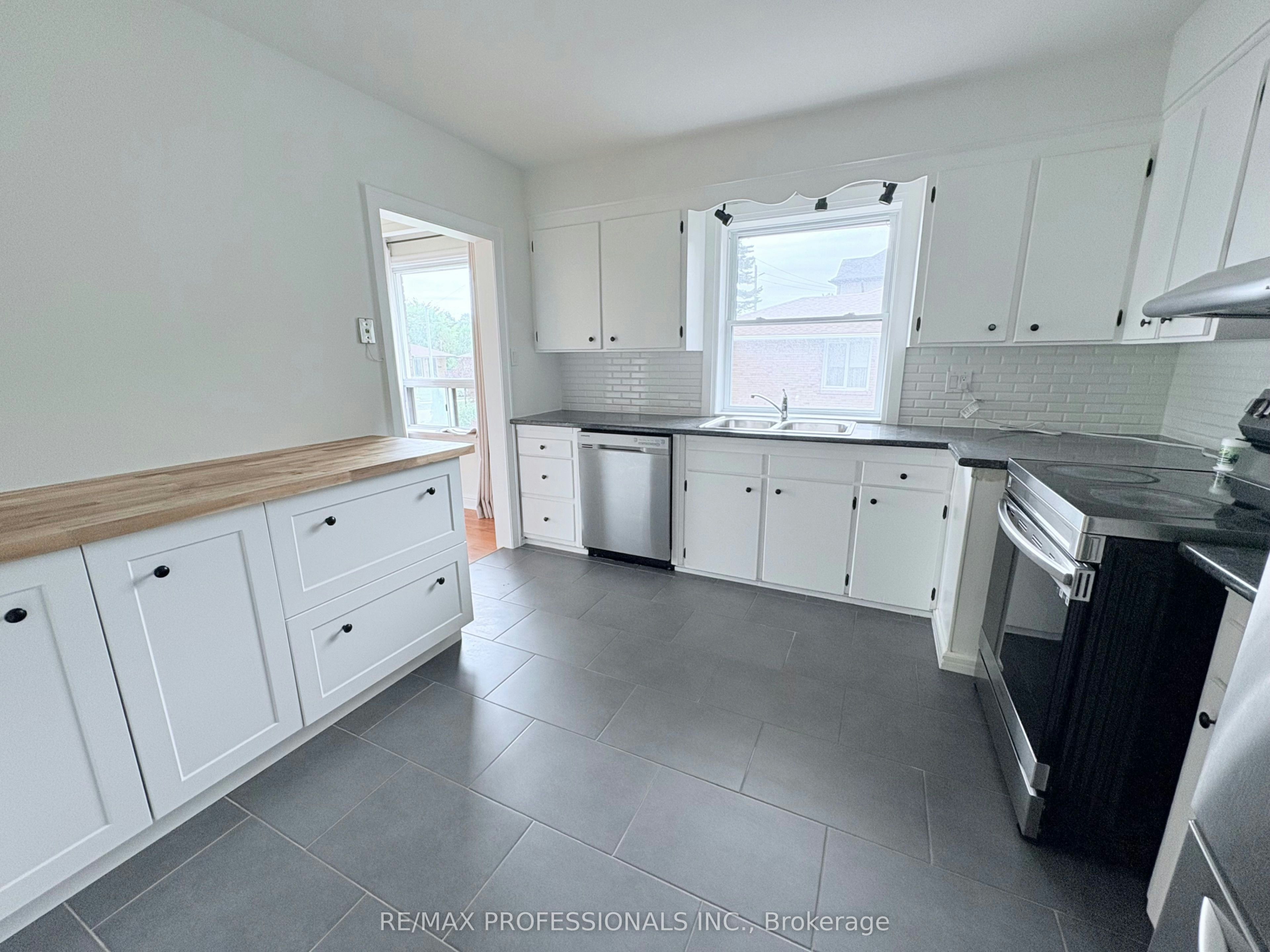 300 Burton Road, Oakville, ON, L6K 2K8 - 8