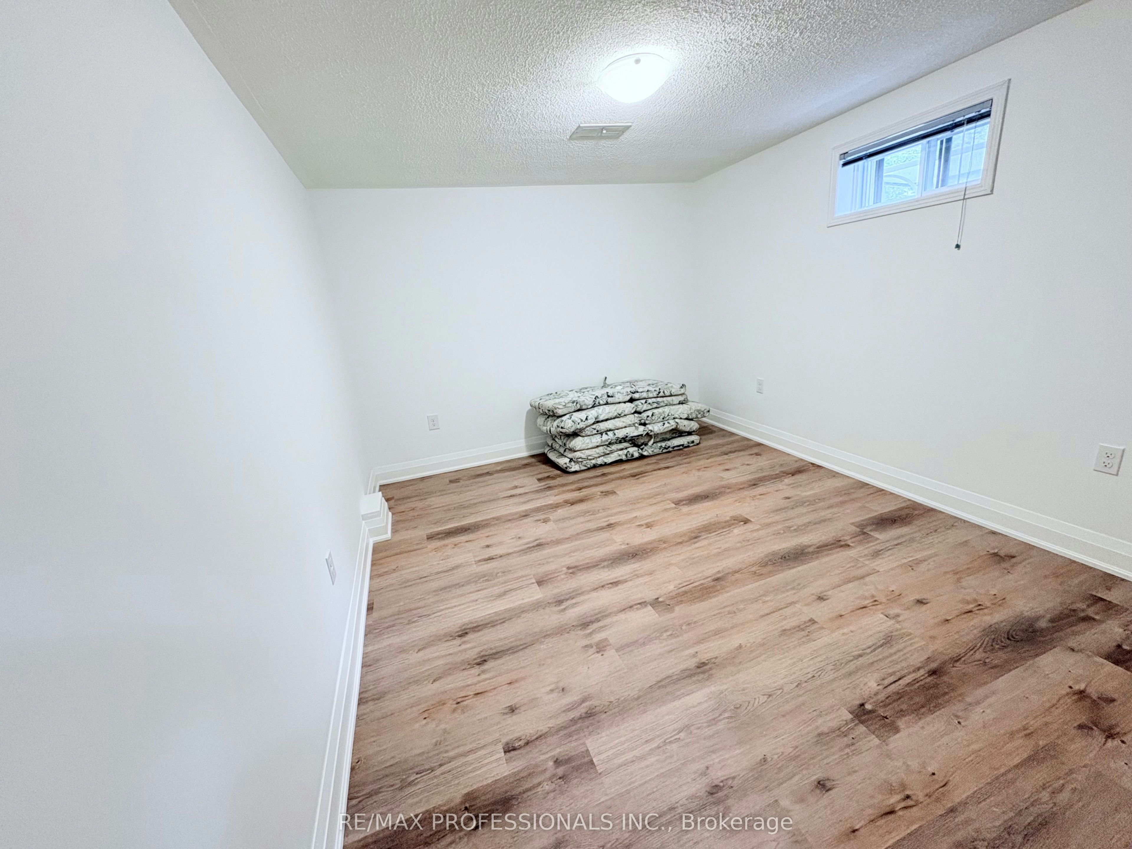 300 Burton Road, Oakville, ON, L6K 2K8 - 13