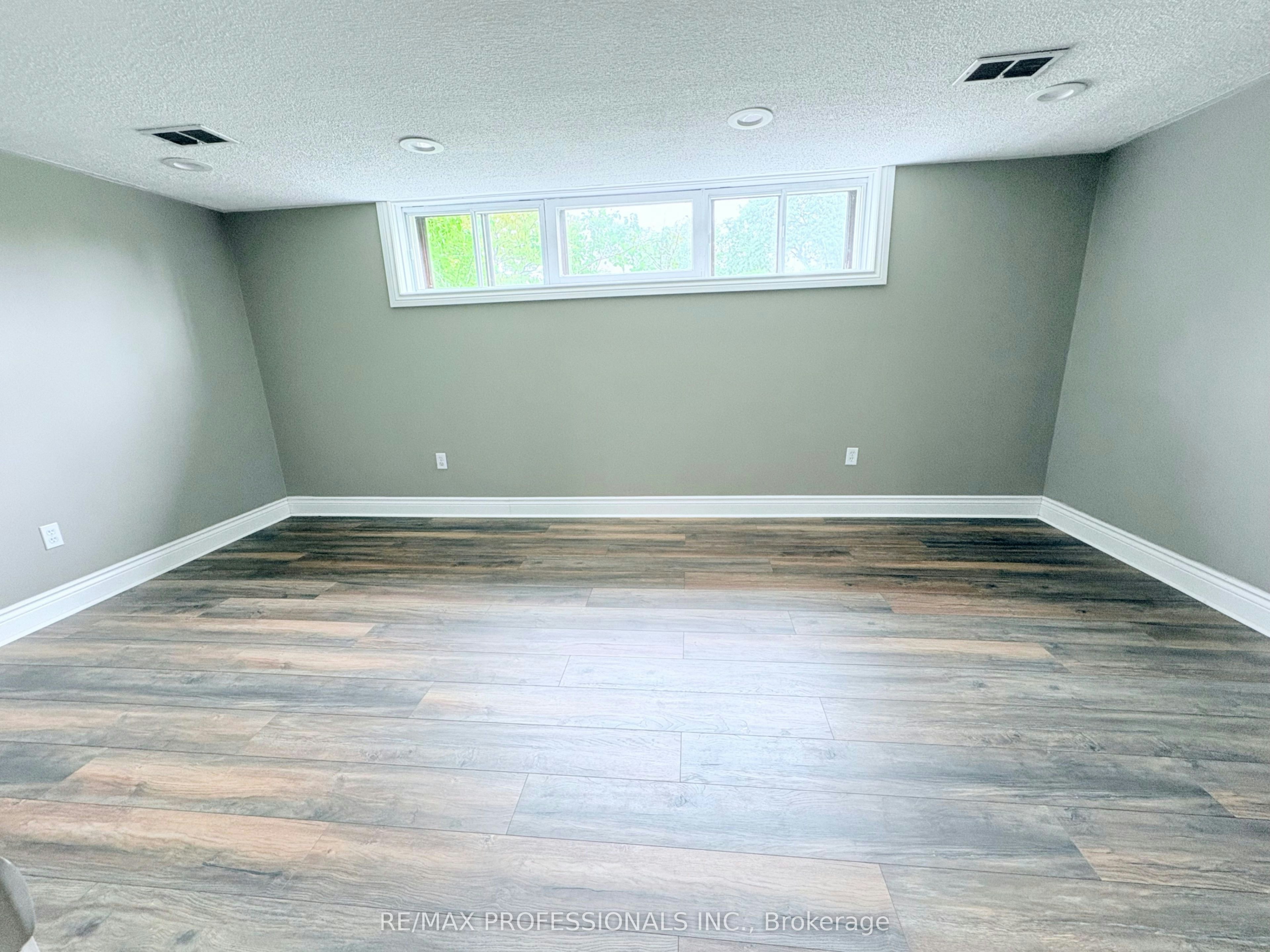 300 Burton Road, Oakville, ON, L6K 2K8 - 15