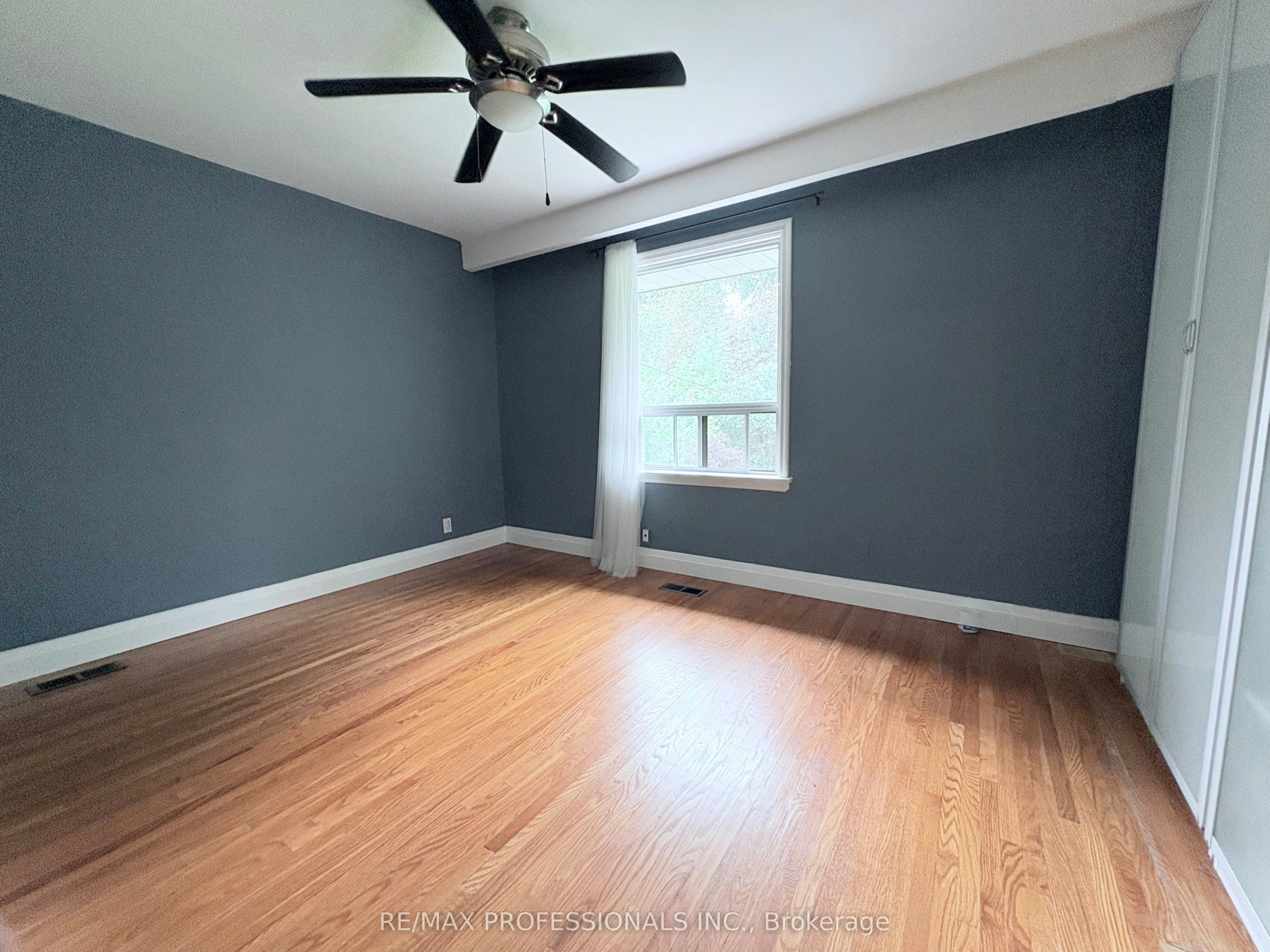 300 Burton Road, Oakville, ON, L6K 2K8 - 5