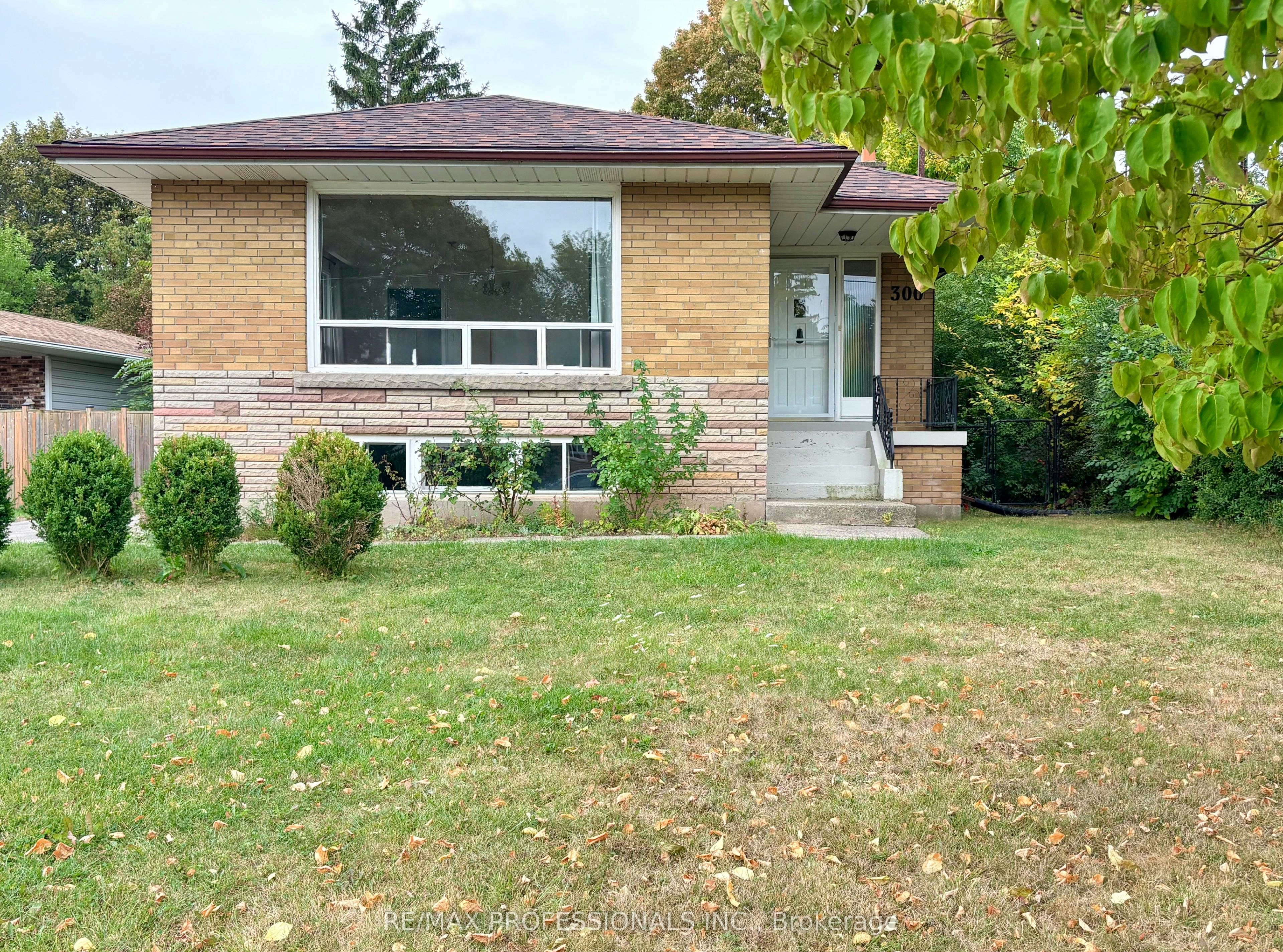 300 Burton Road, Oakville, ON, L6K 2K8