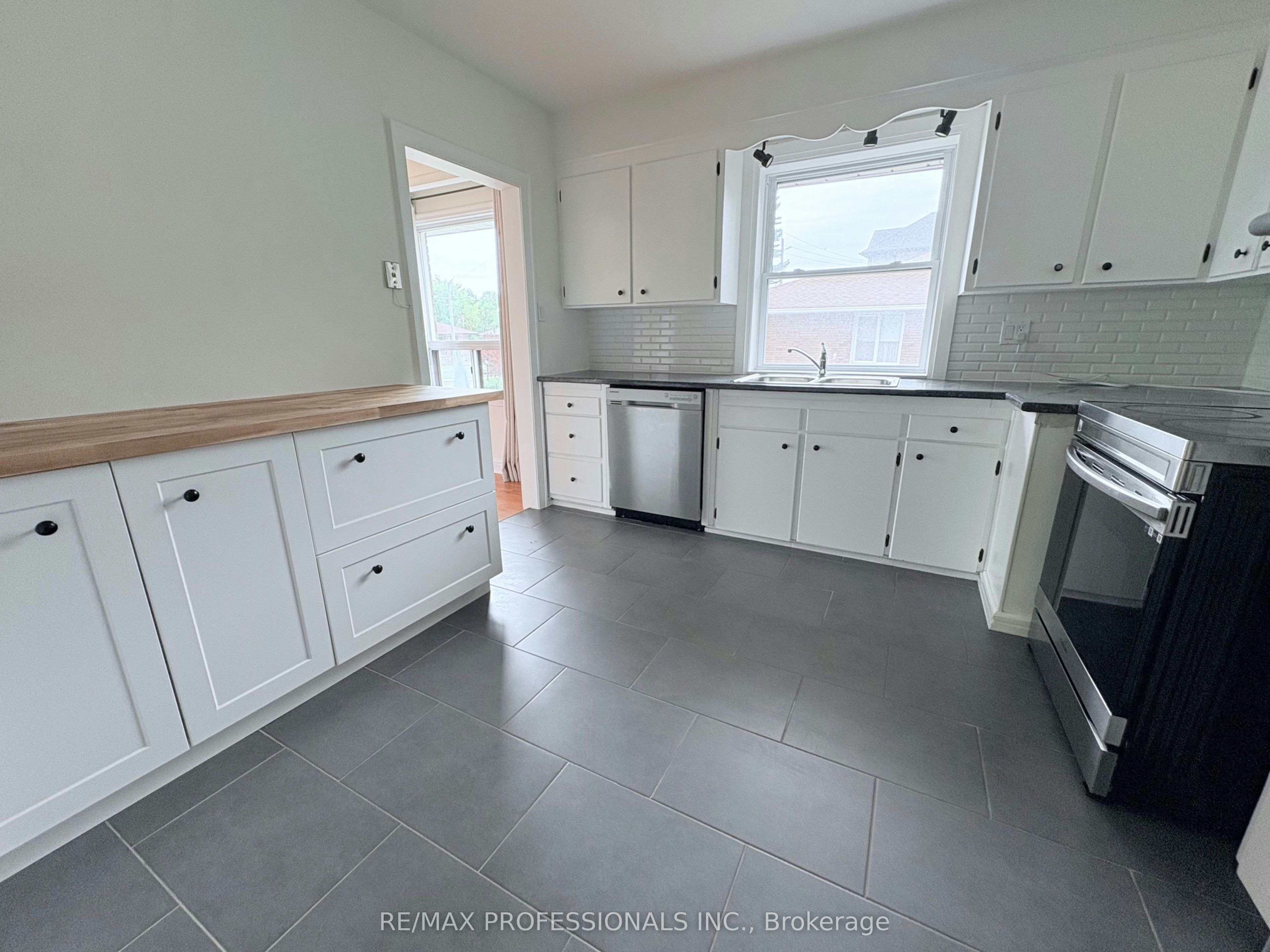 300 Burton Road, Oakville, ON, L6K 2K8 - 9
