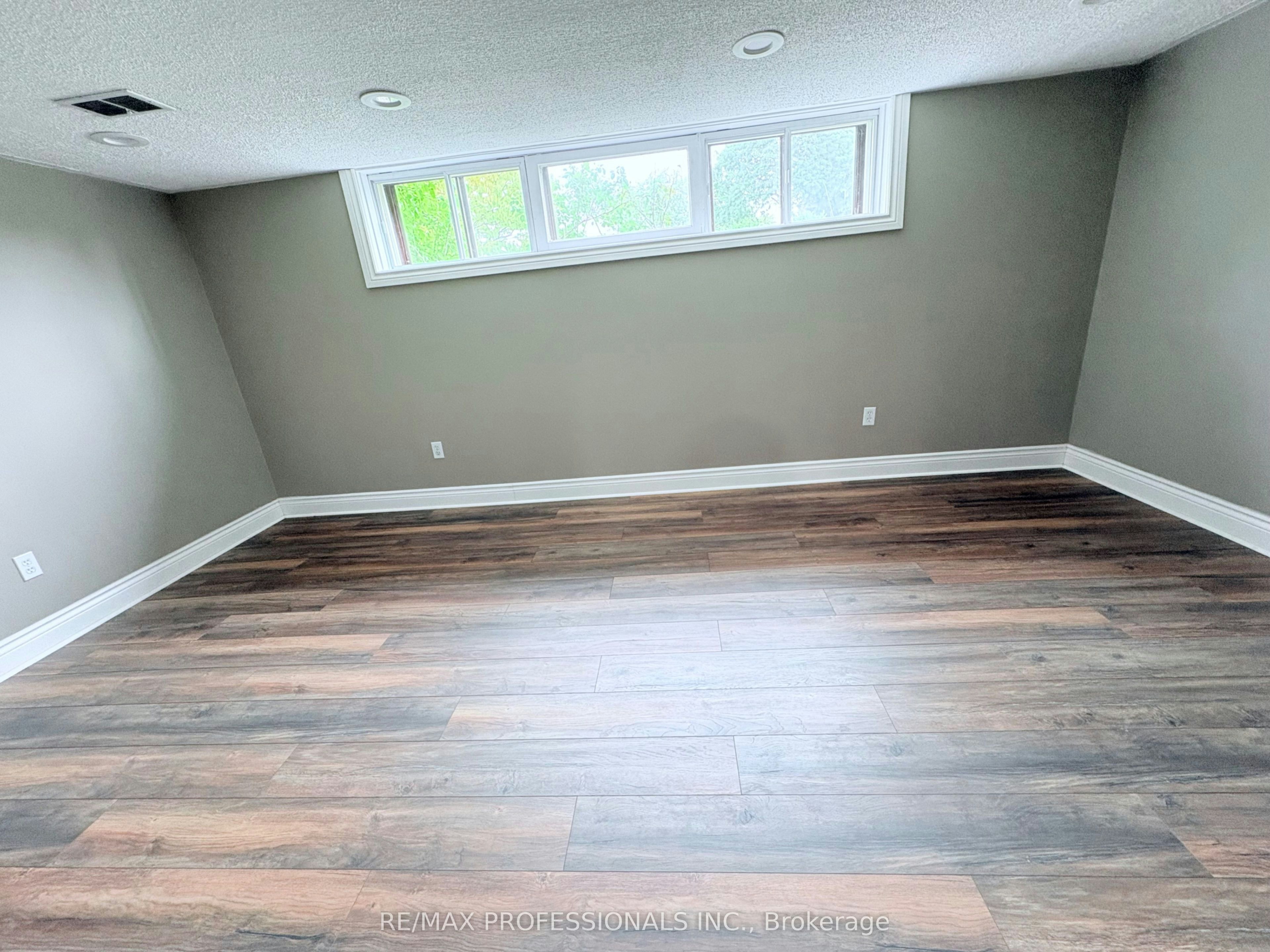300 Burton Road, Oakville, ON, L6K 2K8 - 14