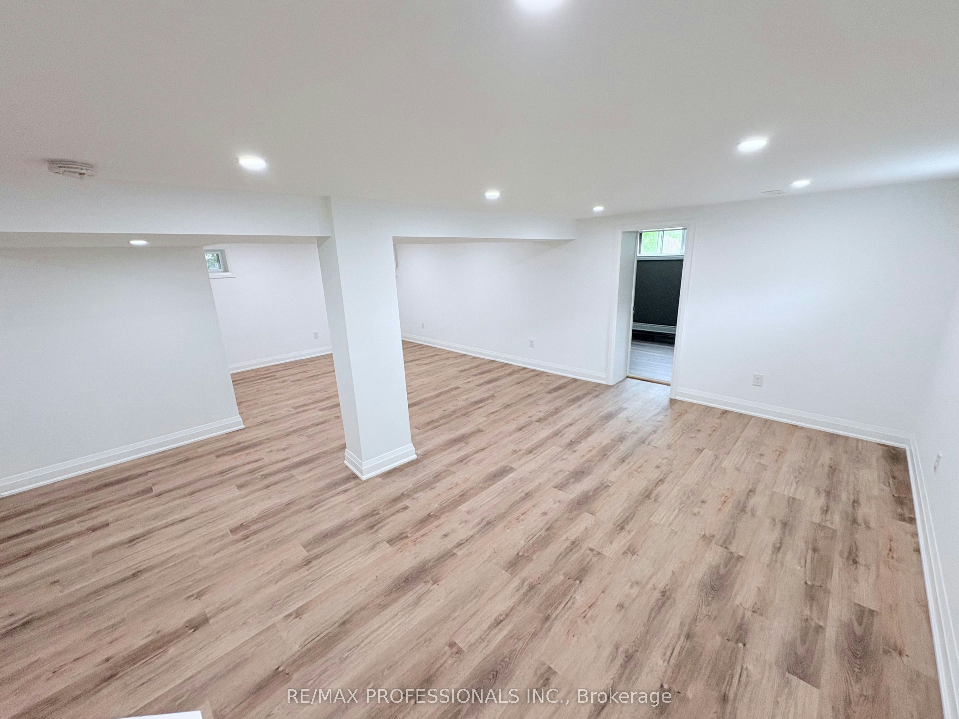 300 Burton Road, Oakville, ON, L6K 2K8 - 12