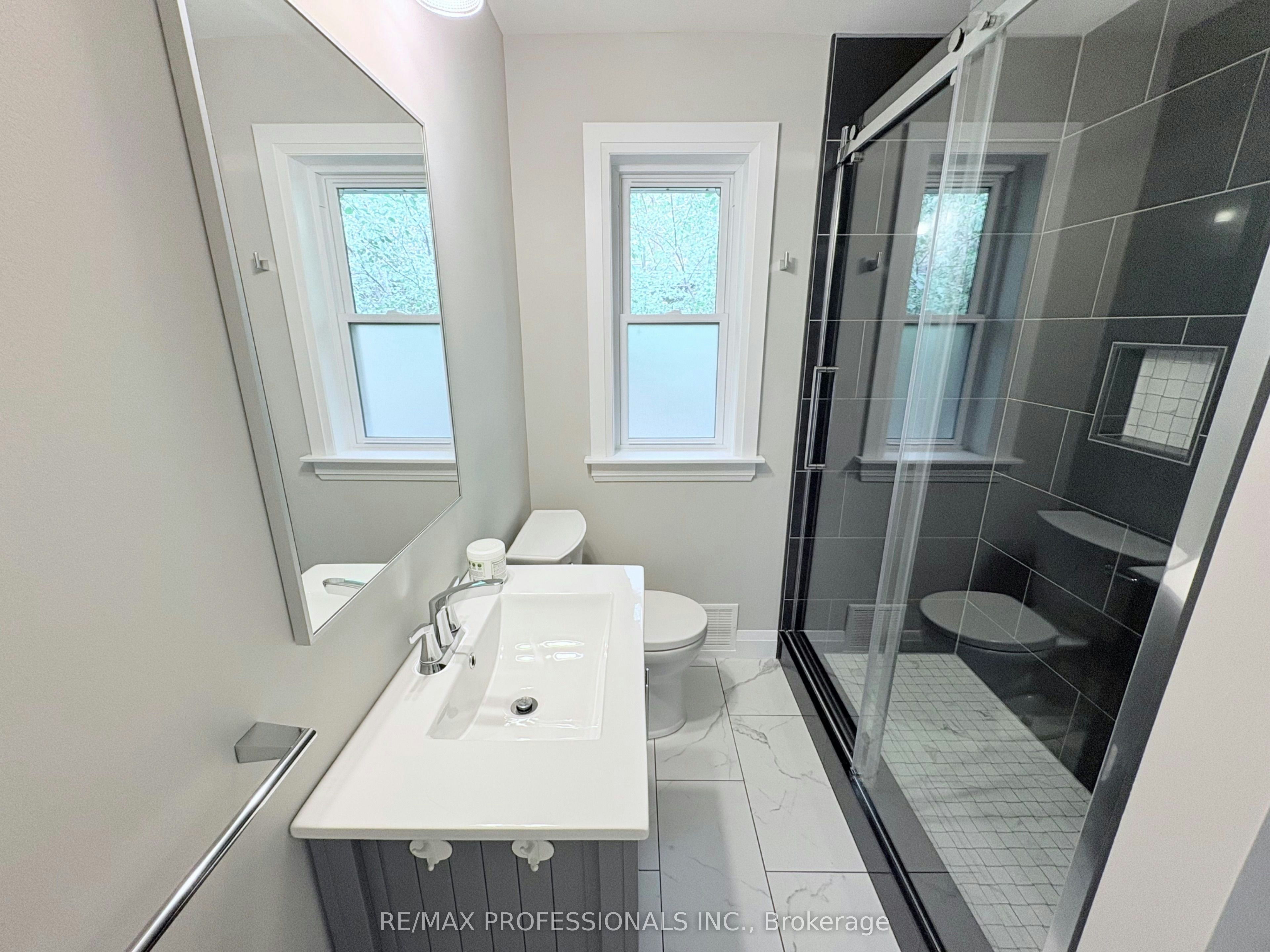 300 Burton Road, Oakville, ON, L6K 2K8 - 10