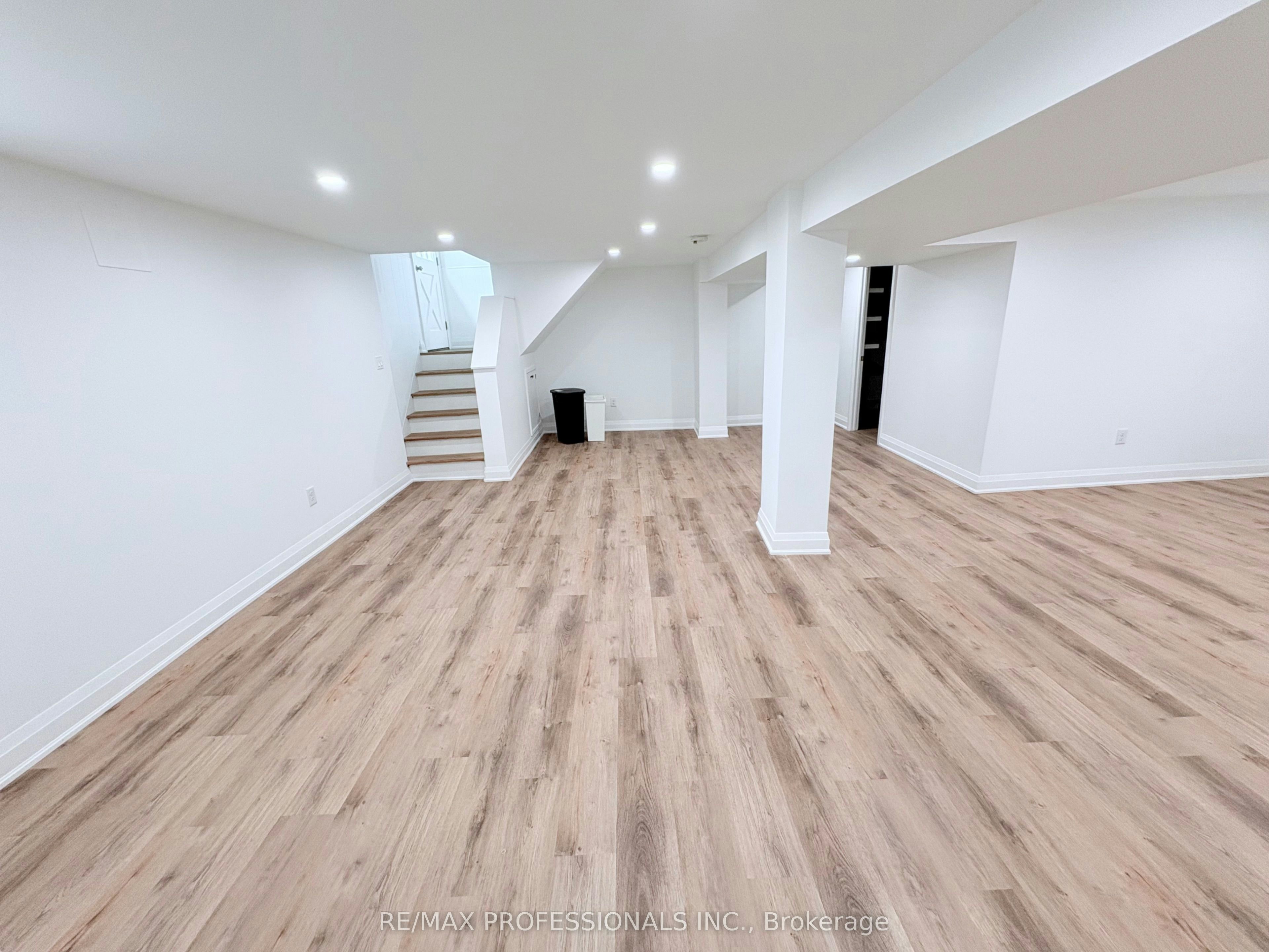 300 Burton Road, Oakville, ON, L6K 2K8 - 11