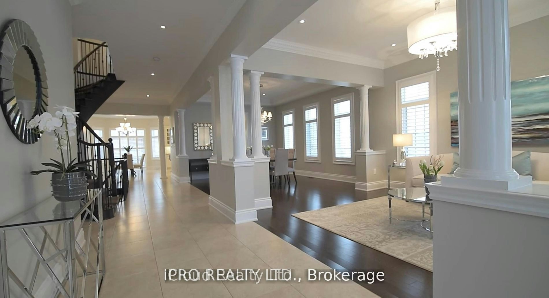 5116 Summersky Court, Mississauga, ON, L5M 0R3 2