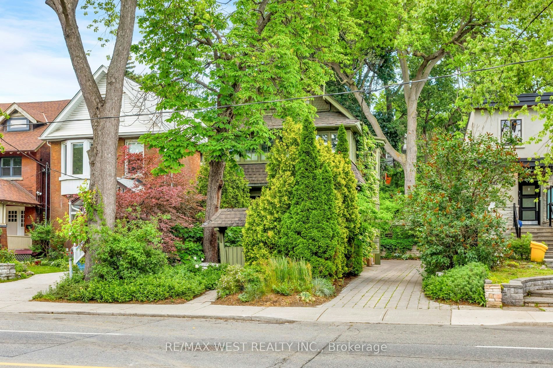 499 Parkside Drive, Toronto, ON, M6R 2Z9