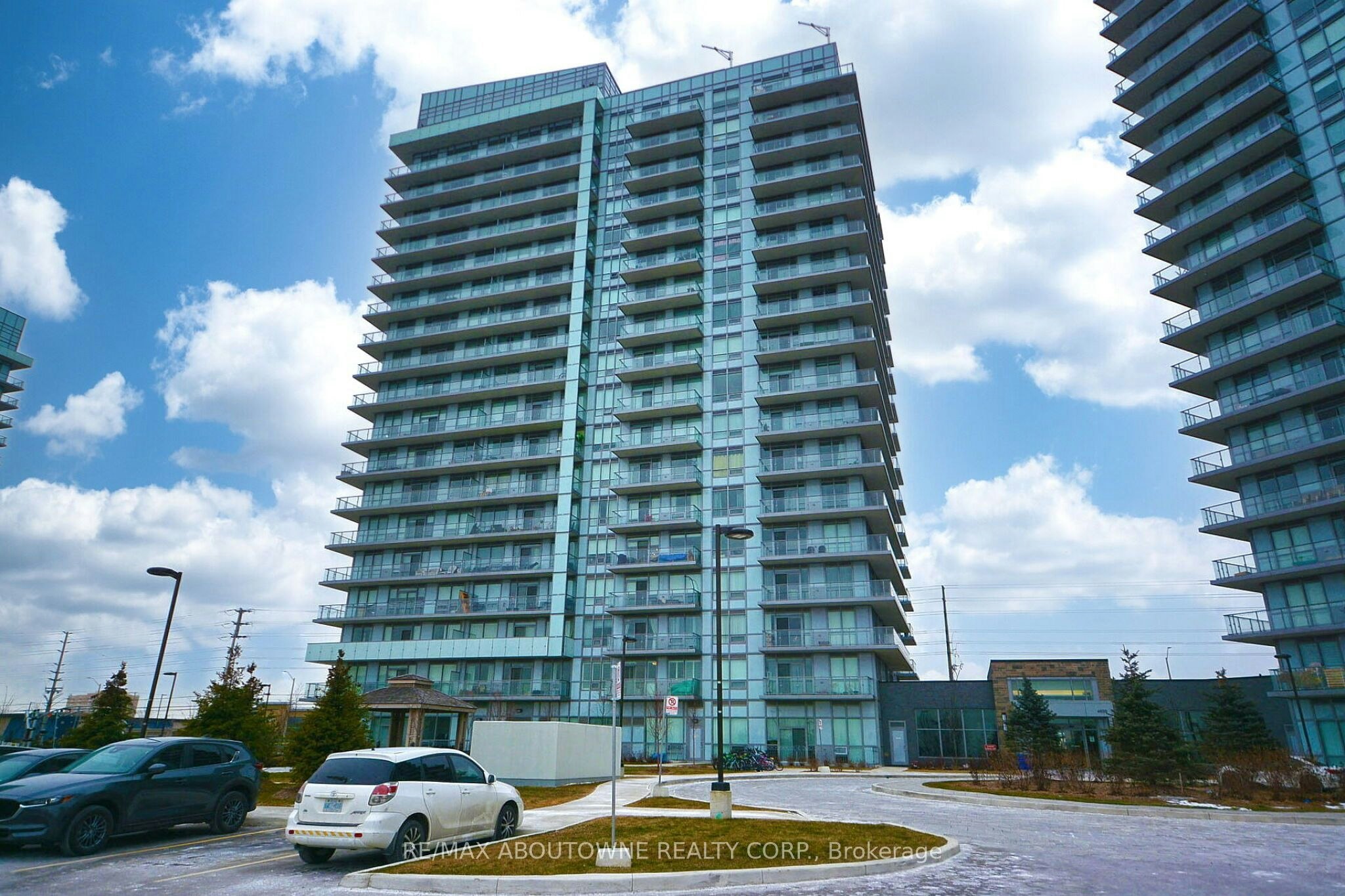 1202-4677 Glen Erin Drive, Mississauga, ON, L5M 2E3