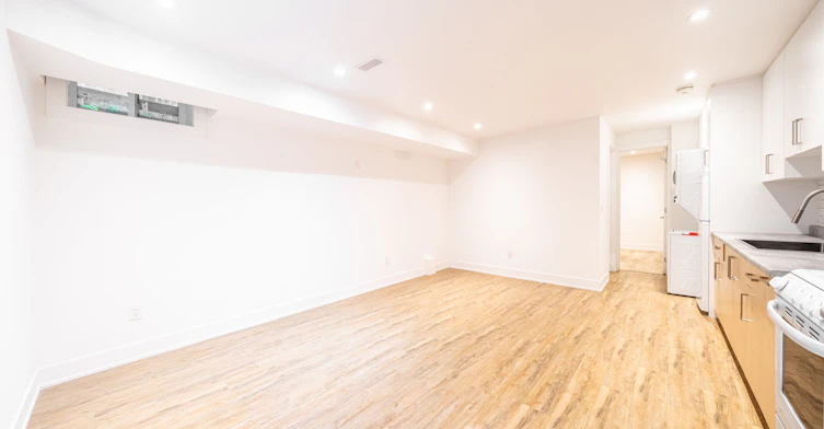 Lower-49 B East Drive, Toronto, ON, M6N 2N8 - 7