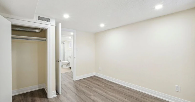 1132 Glengrove Avenue, Toronto, ON, M6B 2K4 - 7