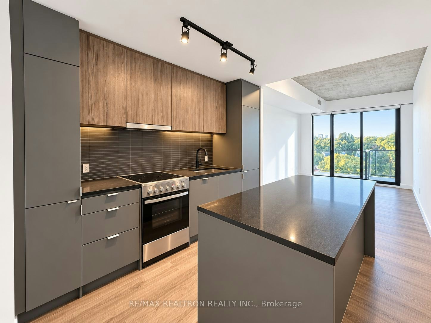 608-7 Smith Crescent, Toronto, ON, M8Z 0G3