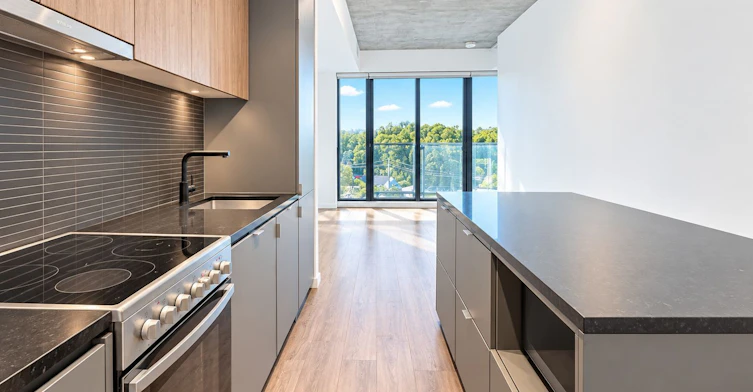 608-7 Smith Crescent, Toronto, ON, M8Z 0G3 - 6