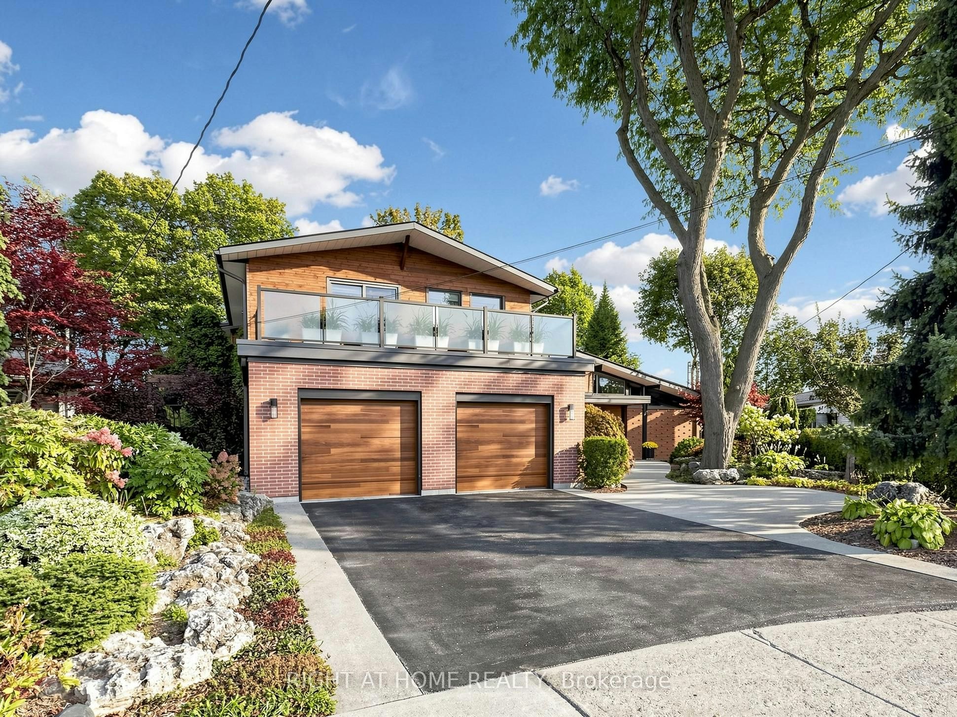 4 Grovetree Road, Toronto, ON, M9V 2Y2